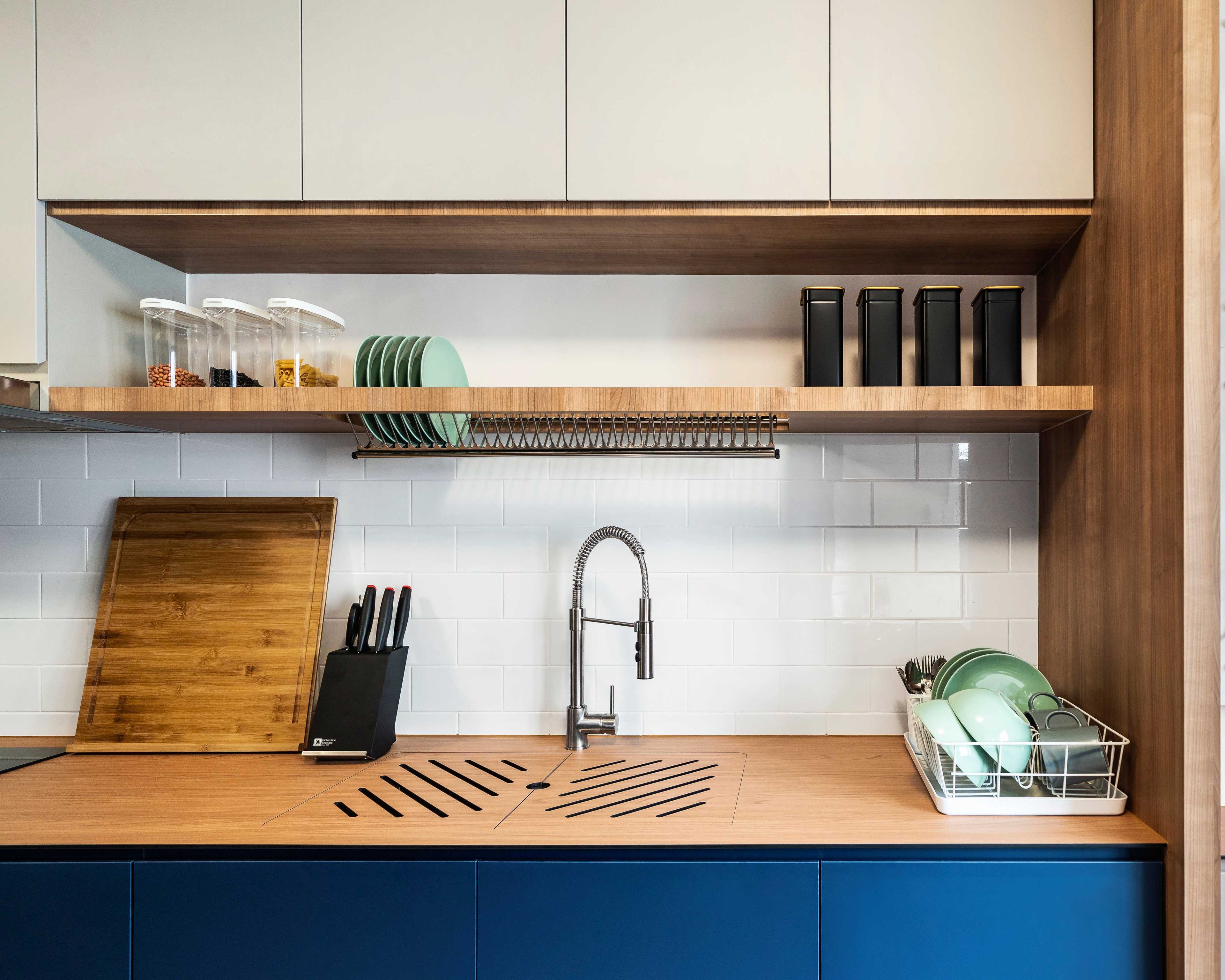 Glossy White Kitchen Tiles - Livspace