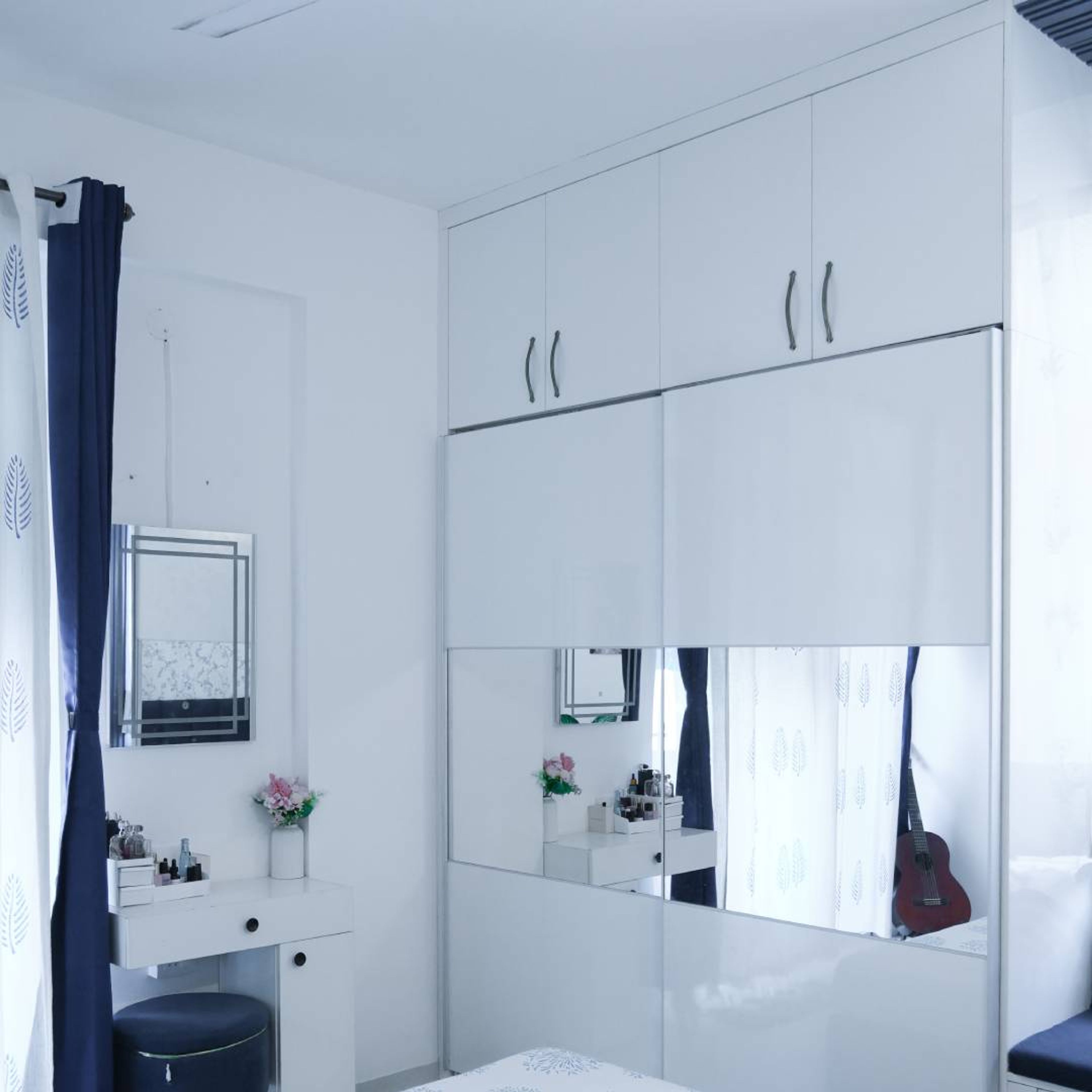 Bedroom Design with 2-Door White Sliding Door Wardrobe with Integrated Mirror