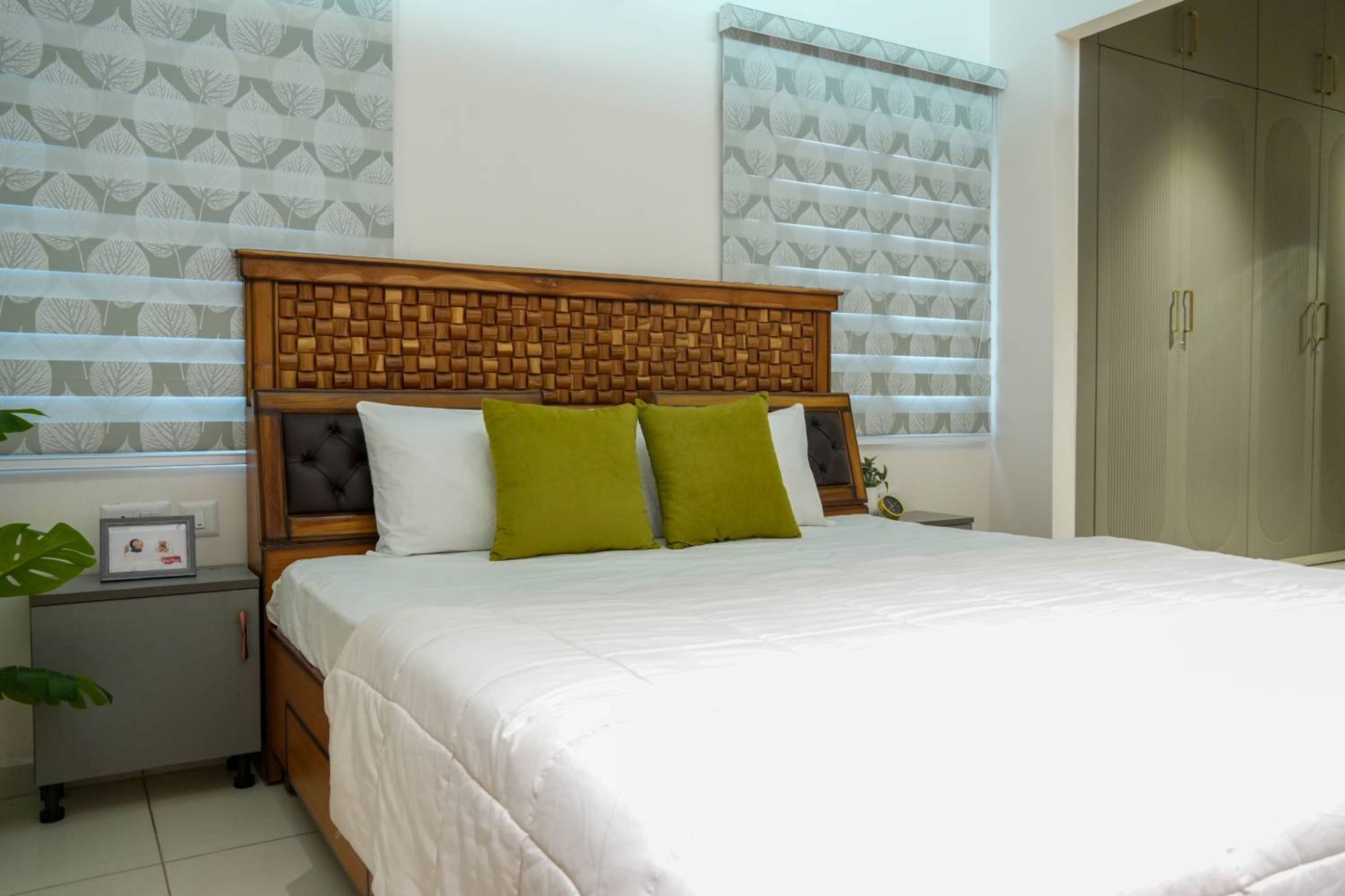 Bedroom Design with Wooden Headboard Bed