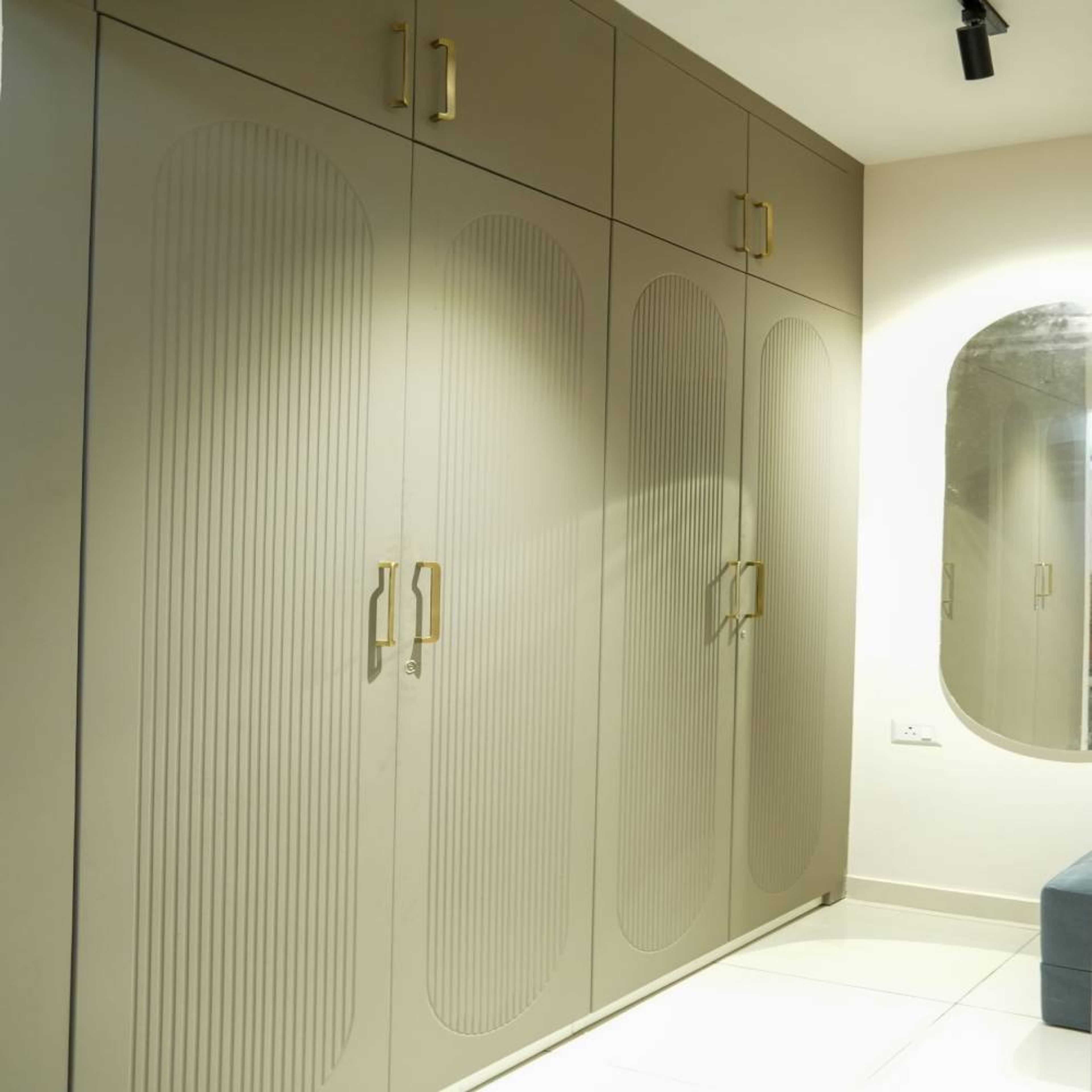 4-Door Pista Green Swing Wardrobe Design