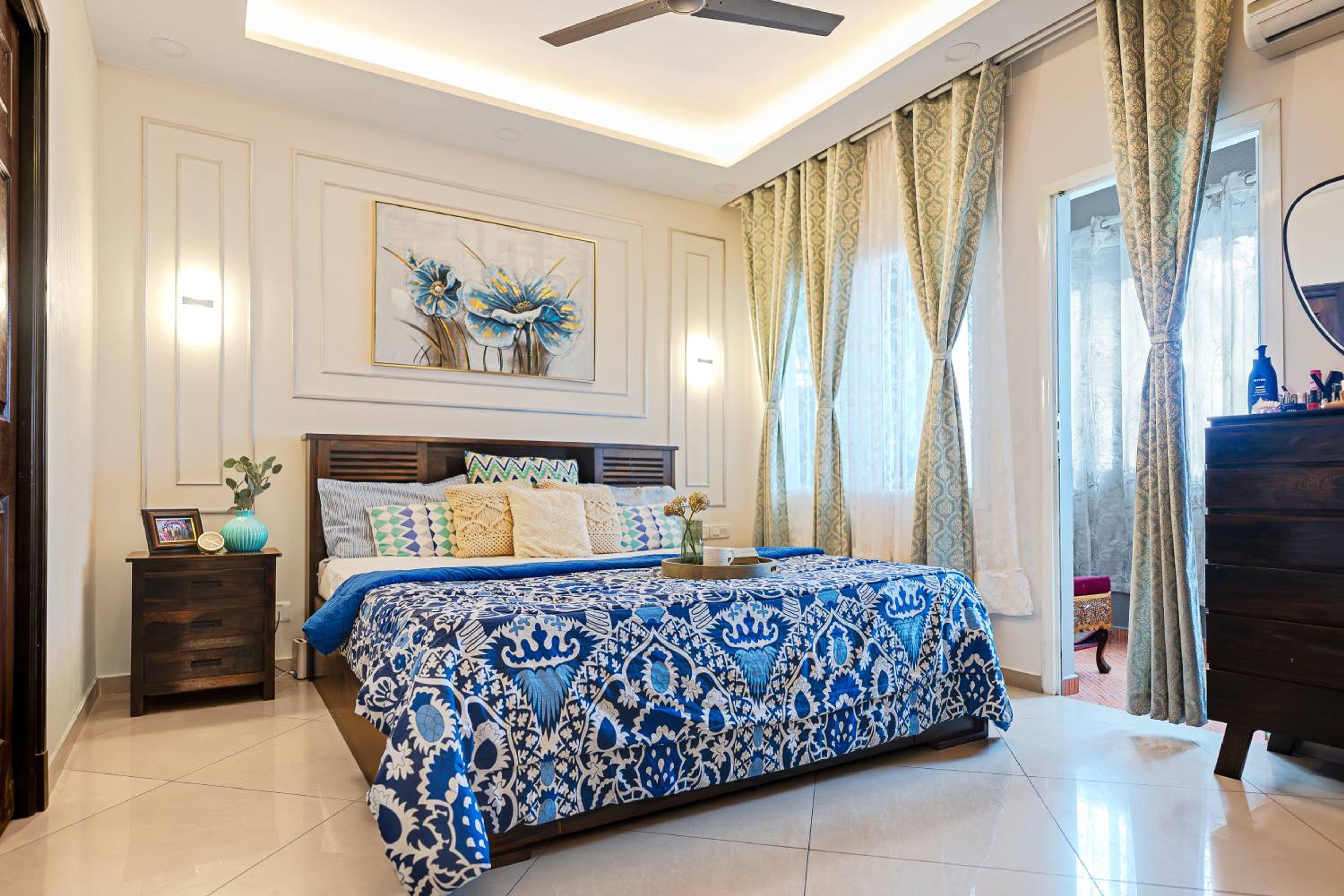 Master Bedroom Design with King Size Hydraulic Storage Bed and Wooden Slats