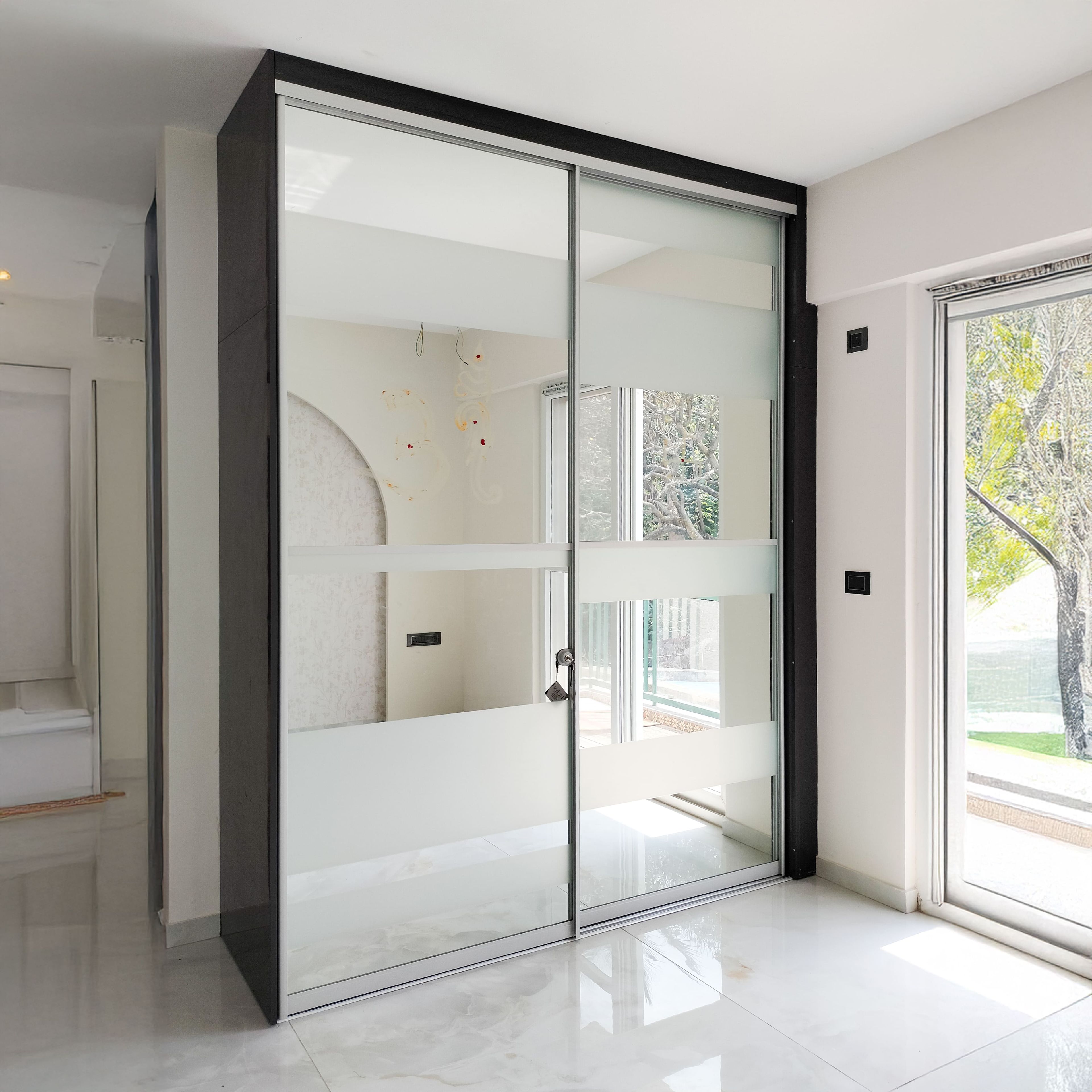 2-Door Mirror Door Sliding Wardrobe Design