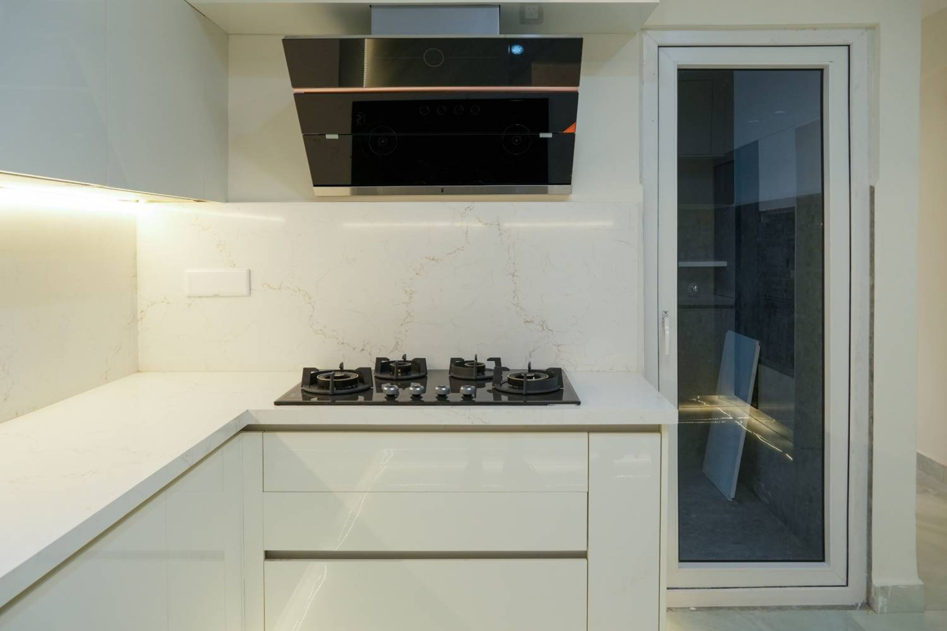 Modern Ceramic Cream Matte Tile Design with Modern Marble Veining Effect