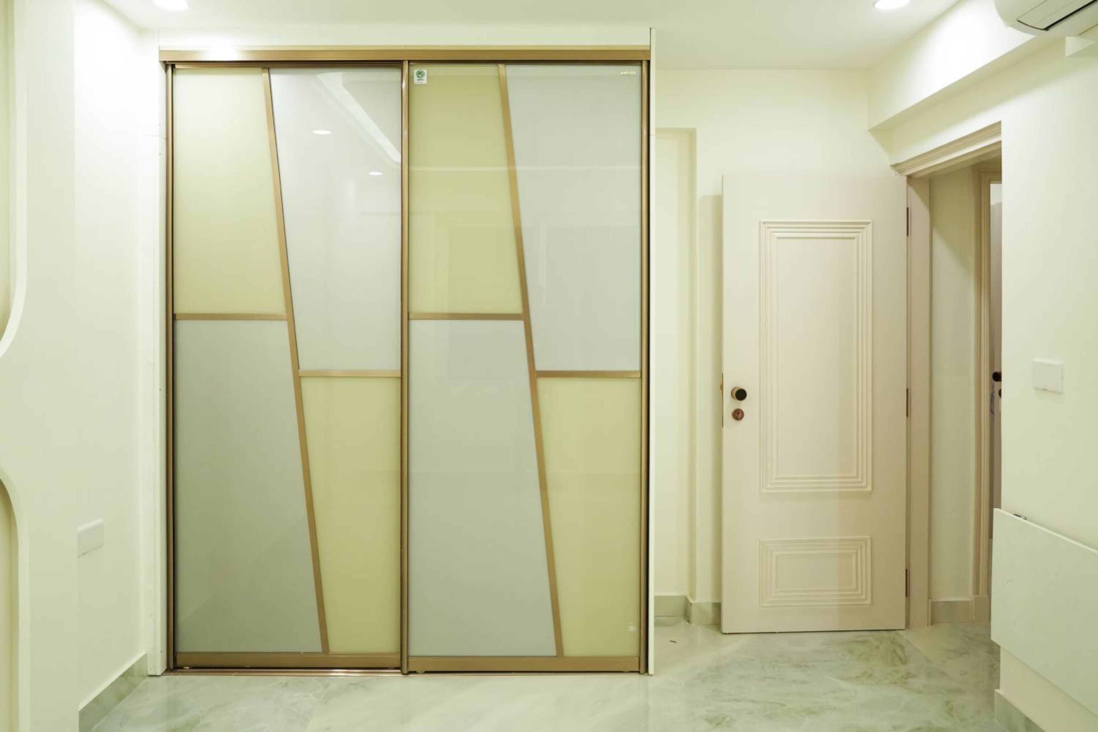 Modern Sliding Wardrobe Design in White and Lime Lacquered Glass