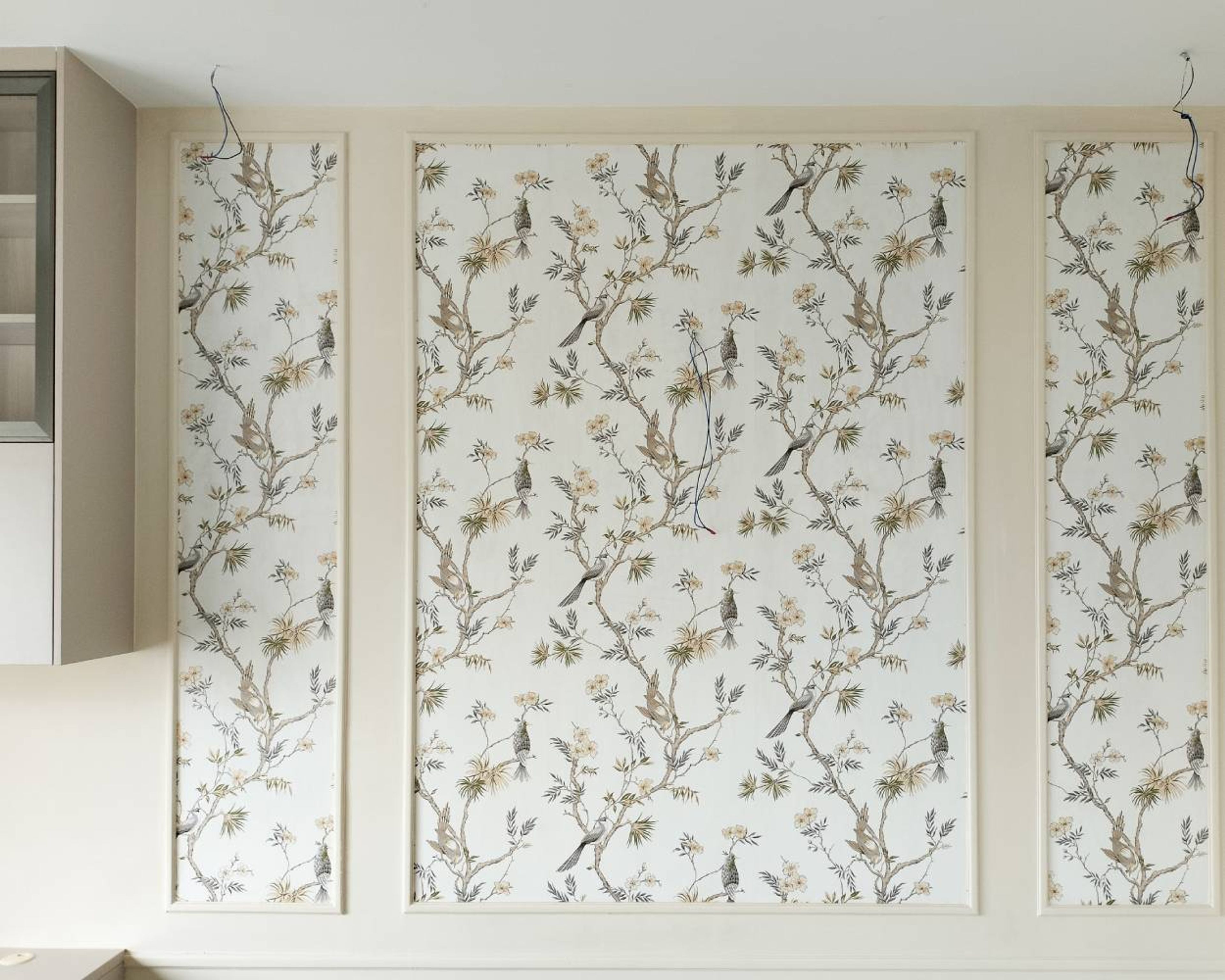 Birds and Tree Themed Wallpaper Design with Trims