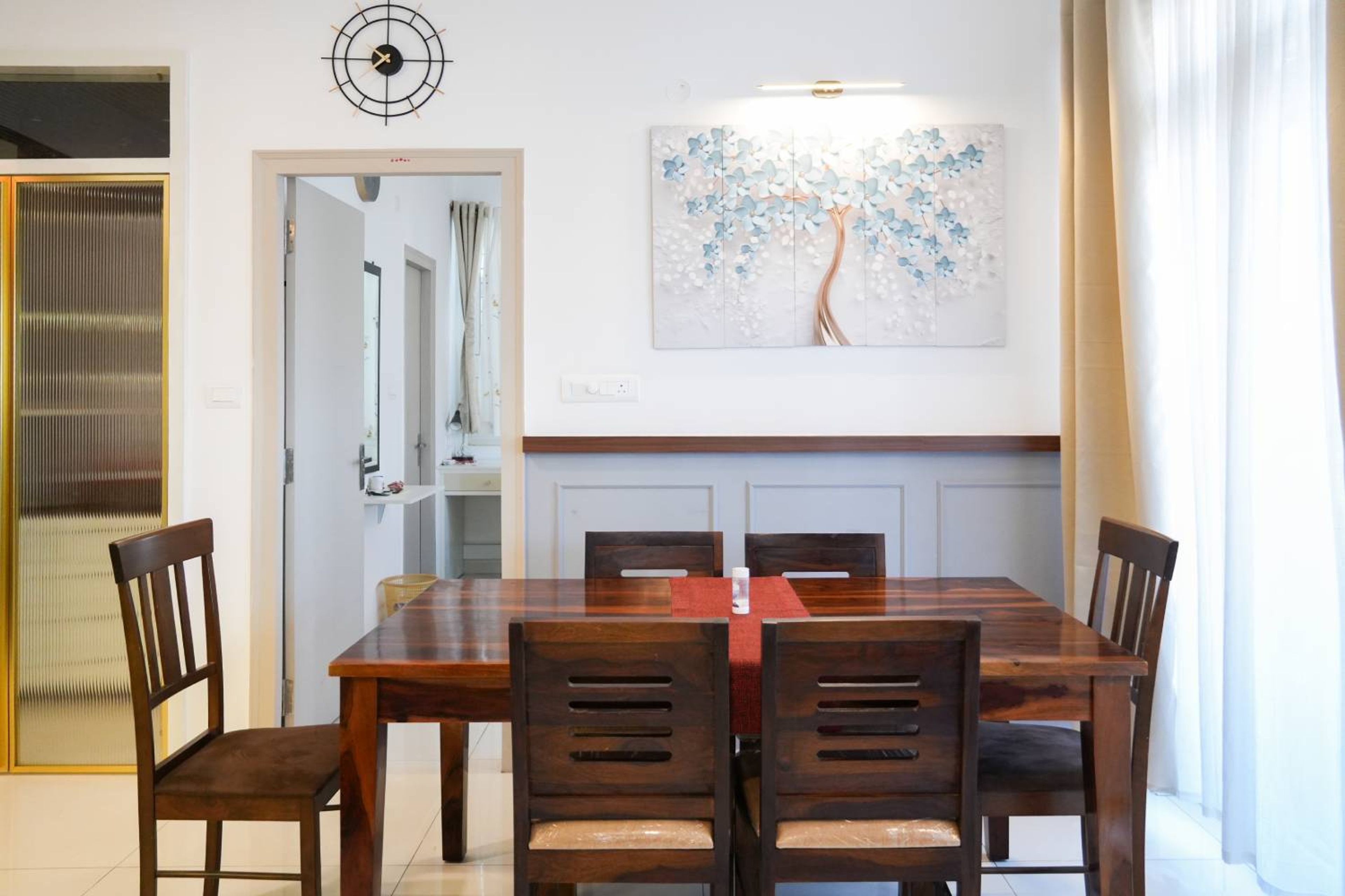 6-Seater Dining Room Design with Wooden Table and Chair