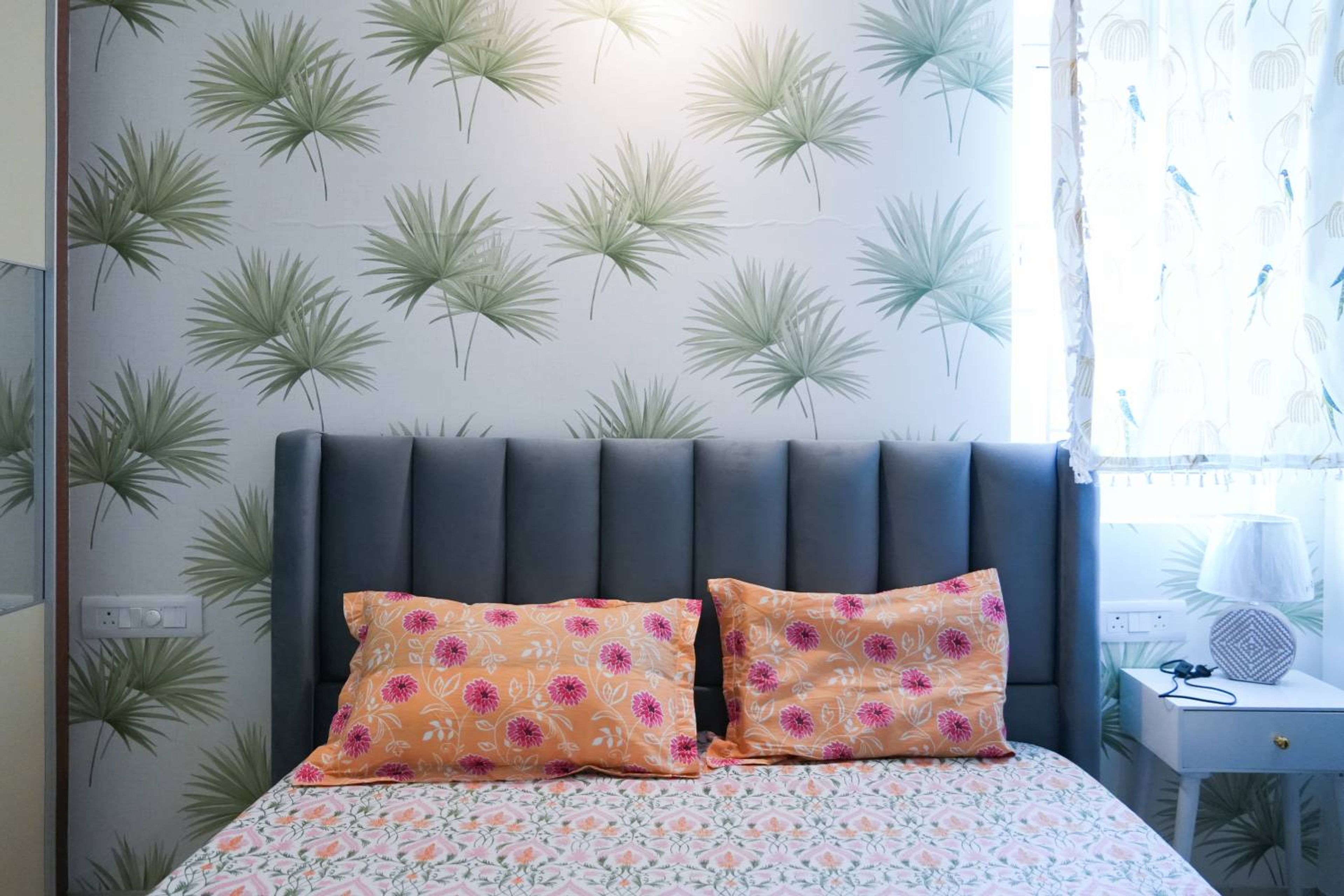 Bedroom Design with Tropical Themed Wallpaper