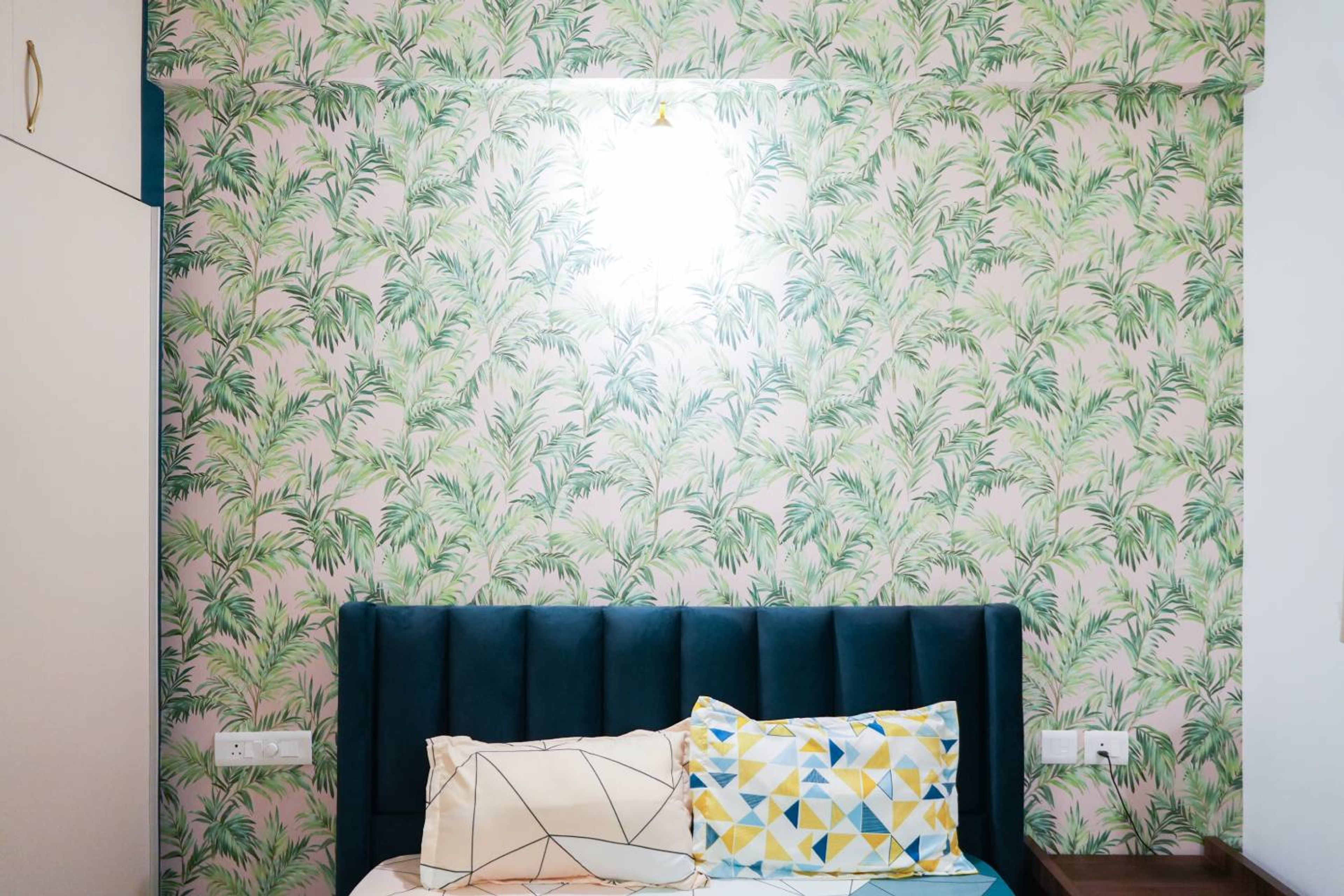 Bedroom Design with Tropical Themed Wallpaper
