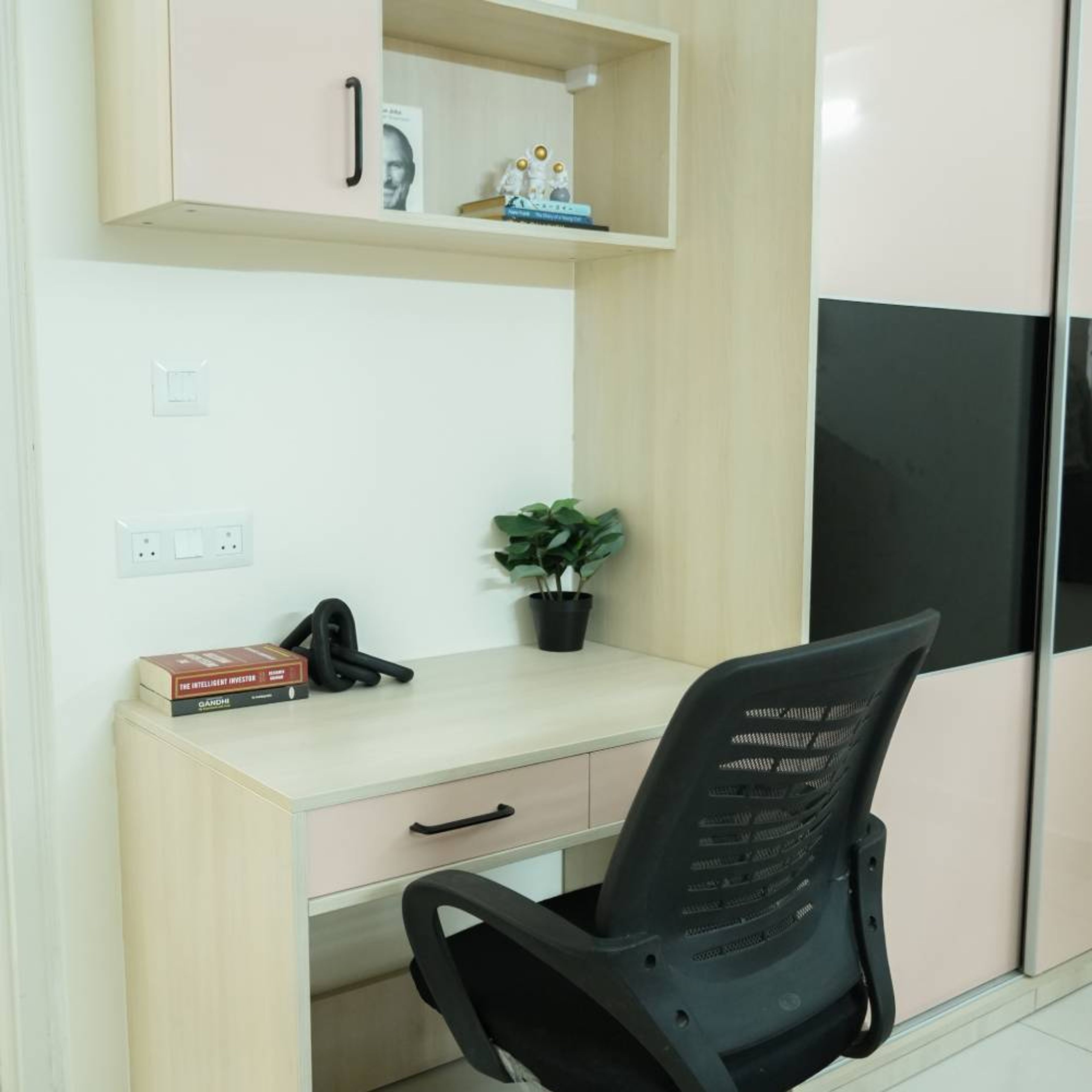 Study Unit Design with Light Wood Desk and Black Chair