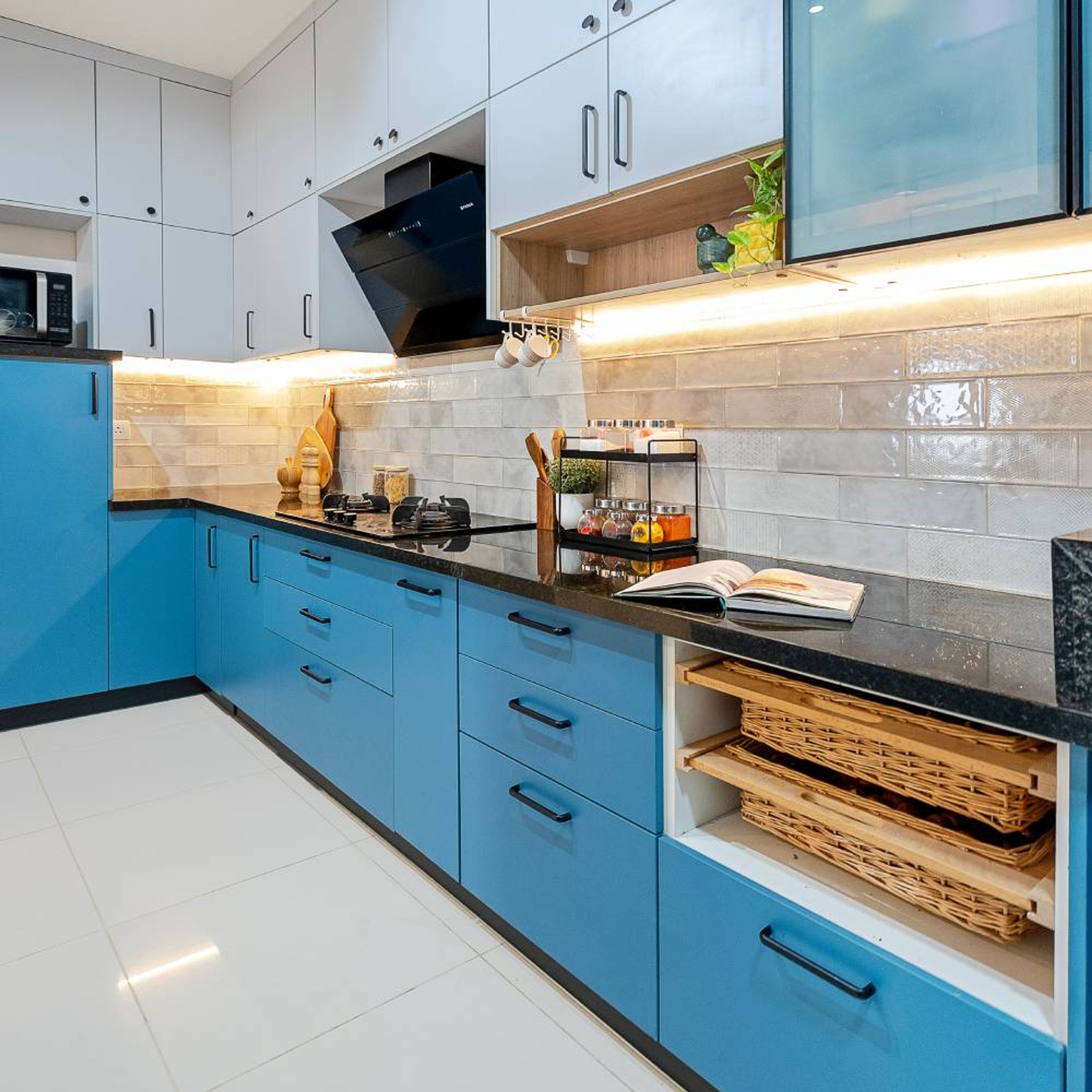 Contemporary L-Shaped Kitchen Design with Granite Countertop and Open Units