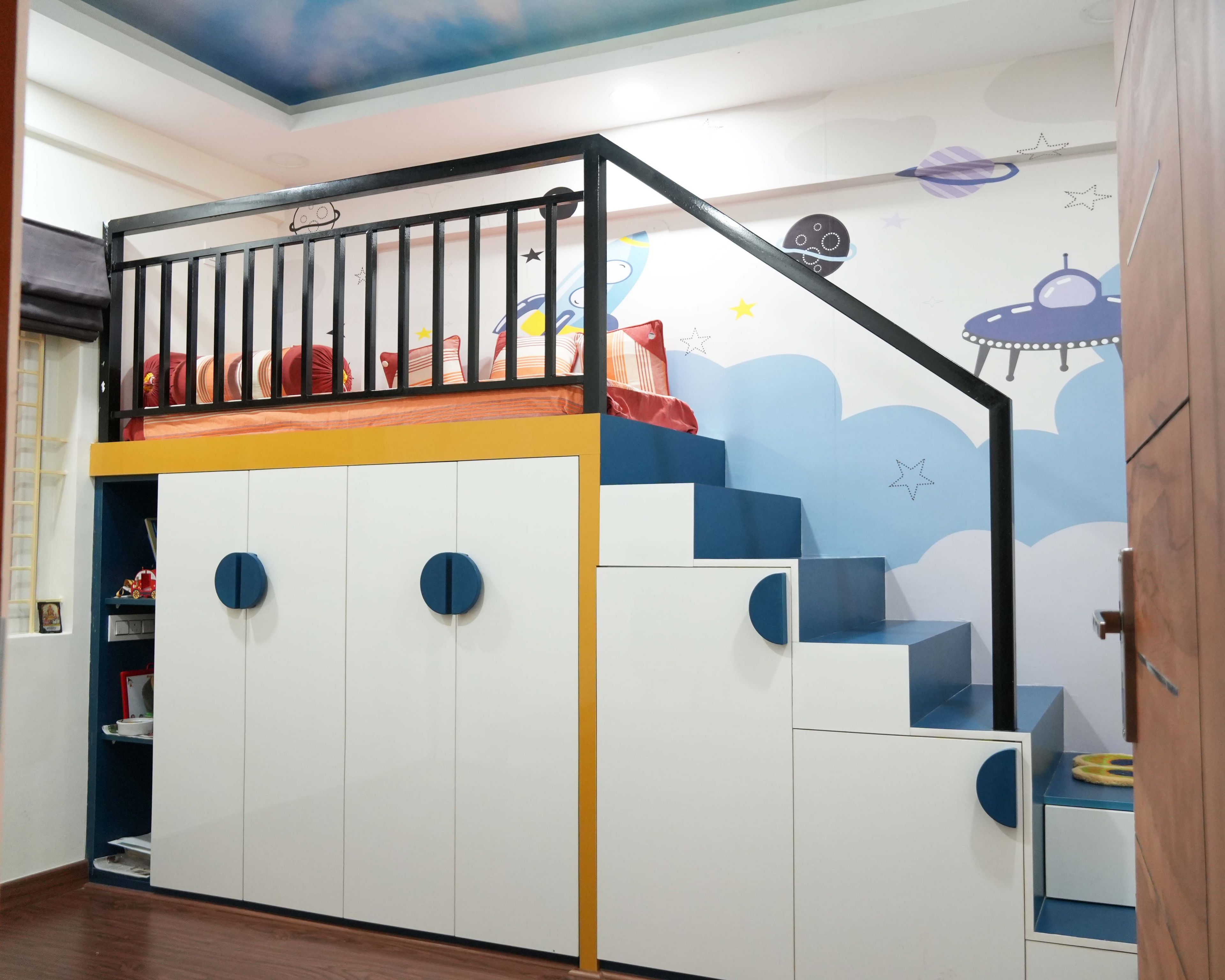 Kids Bedroom Design with Bunk Bed with Storage