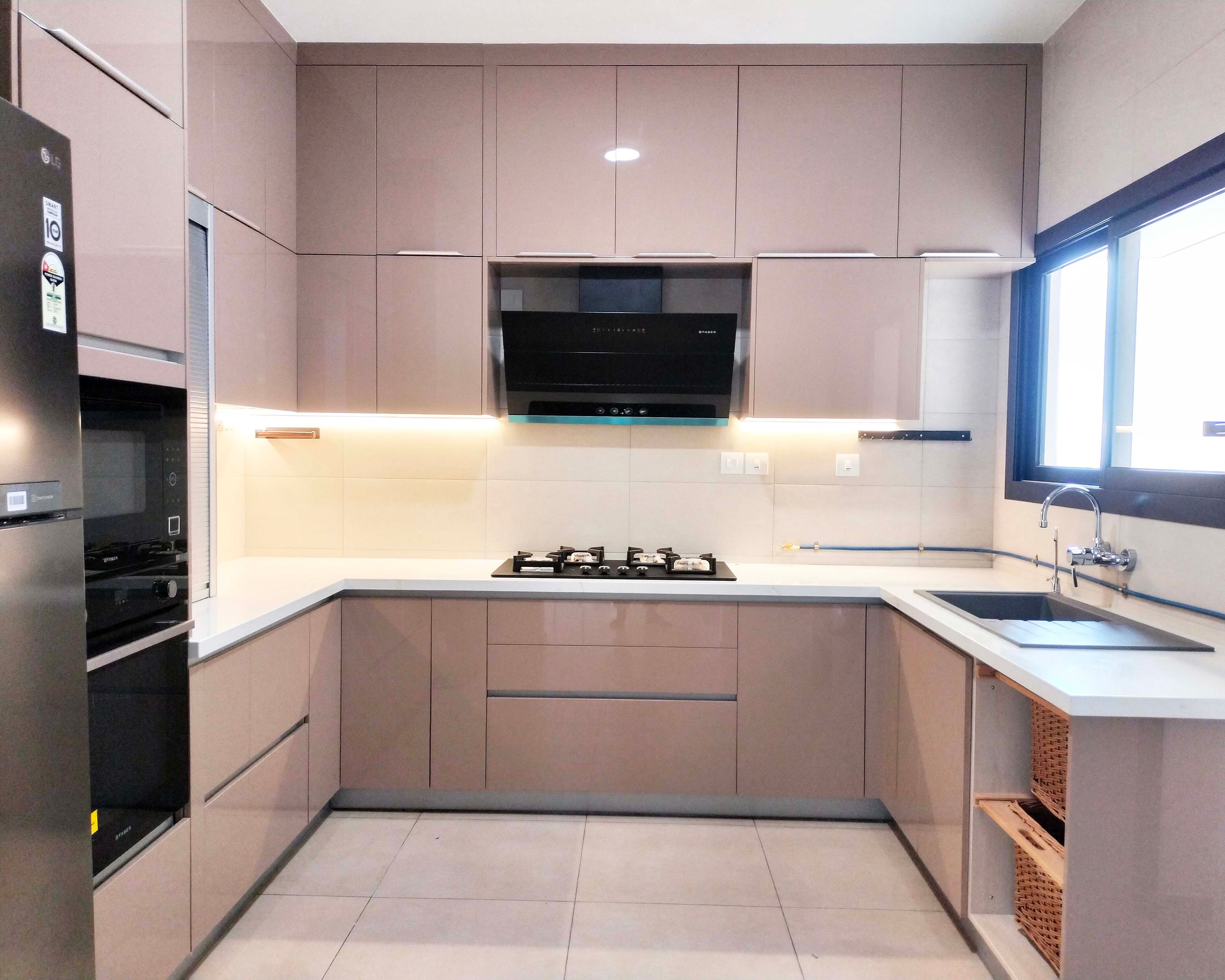 U-Shaped Contemporary Kitchen Design with Quartz Countertop and Suede Finish