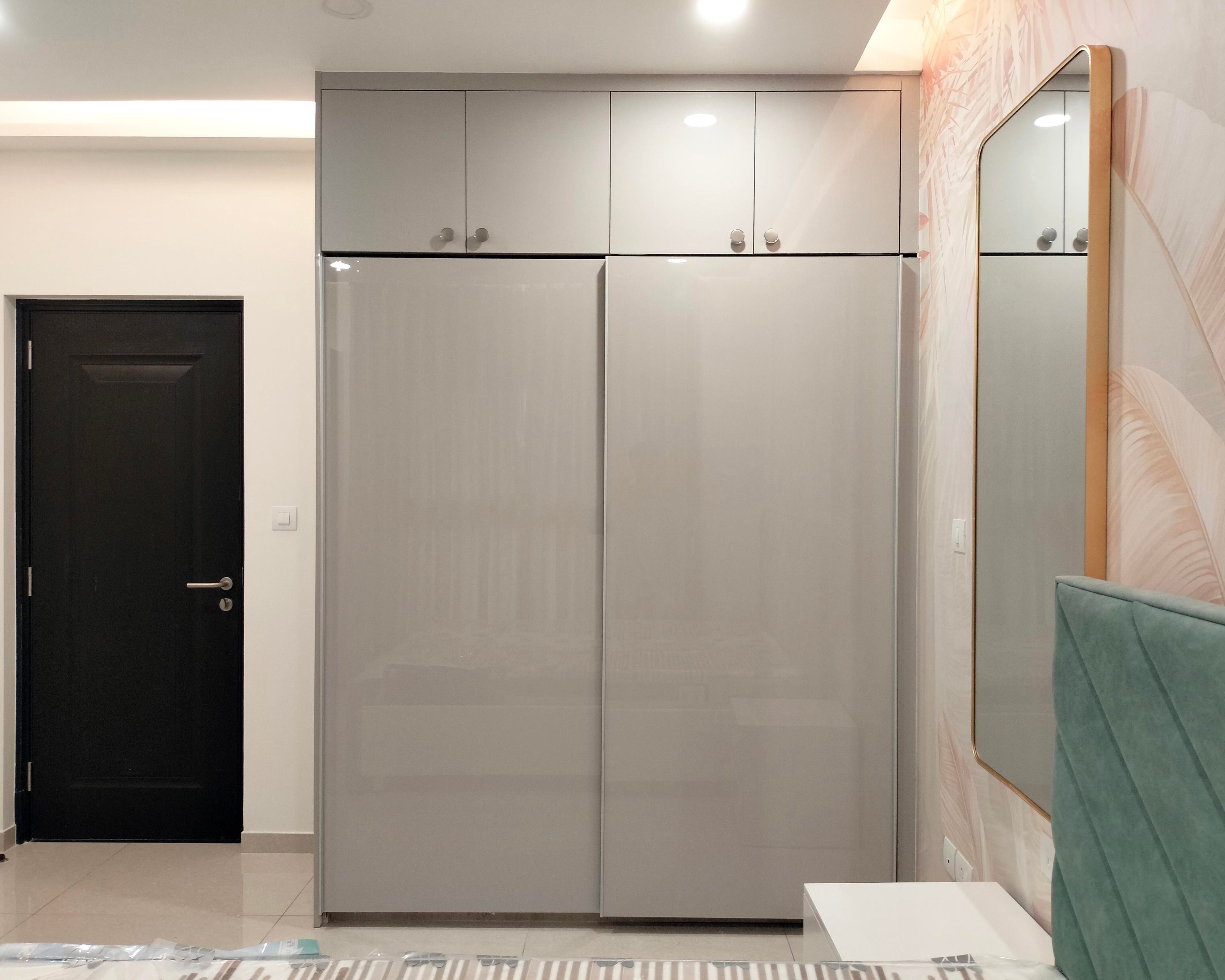 2-Door Light Grey Glossy Sliding Wardrobe Design