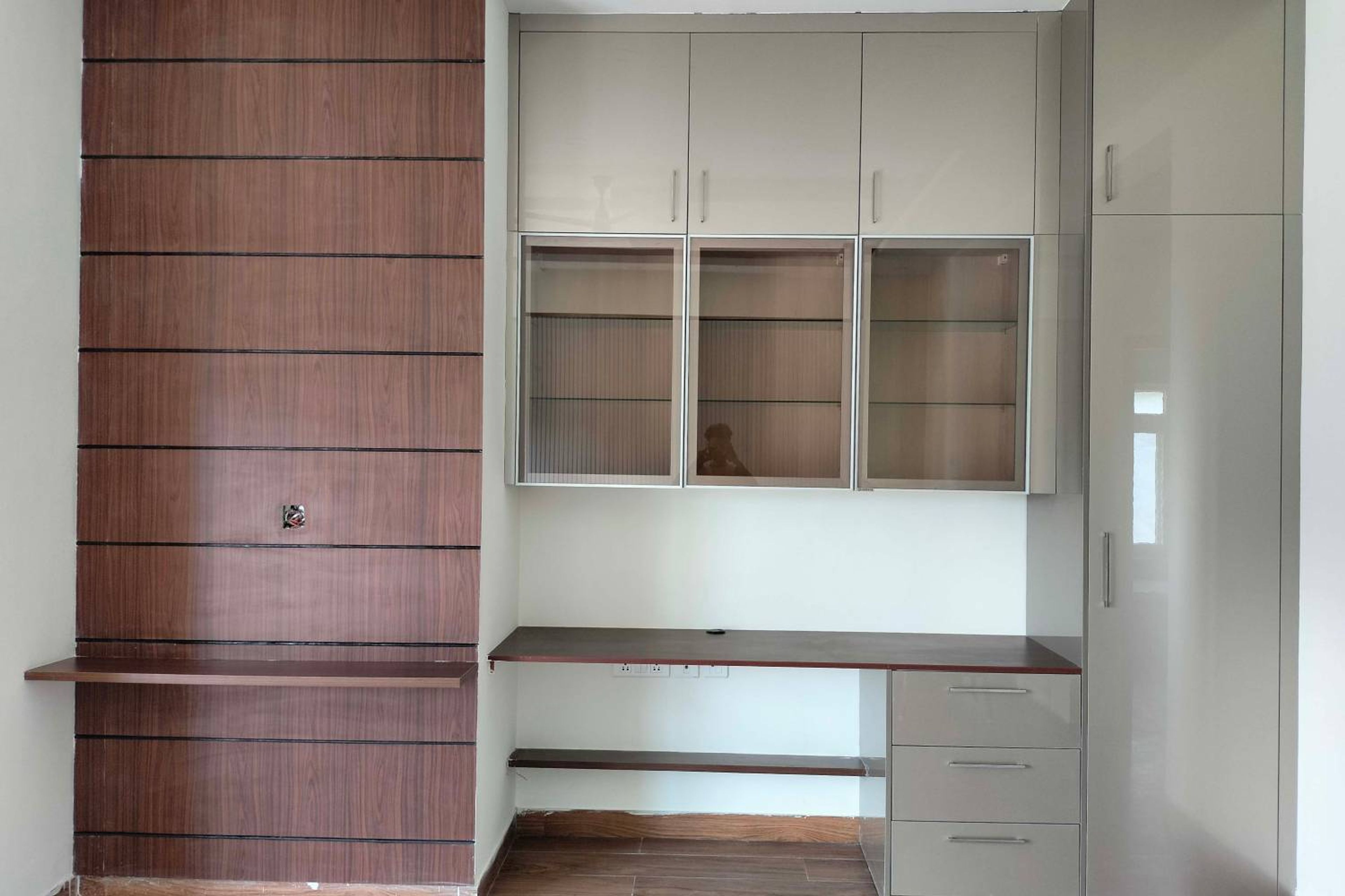 Contemporary Home Office Design with Frosted Cabinets and Ergonomic Desk