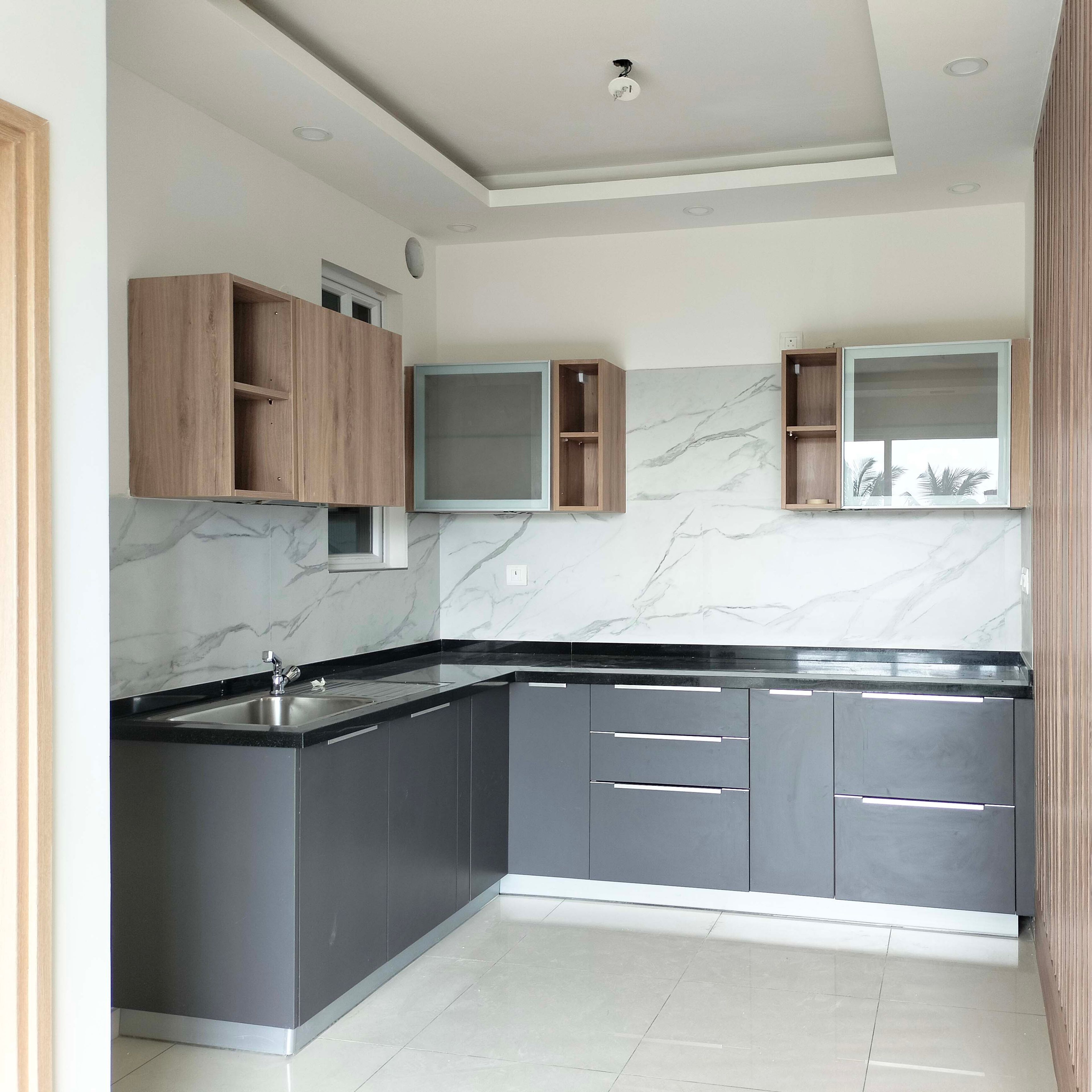 Modern L-Shaped Kitchen Design with Granite Countertop
