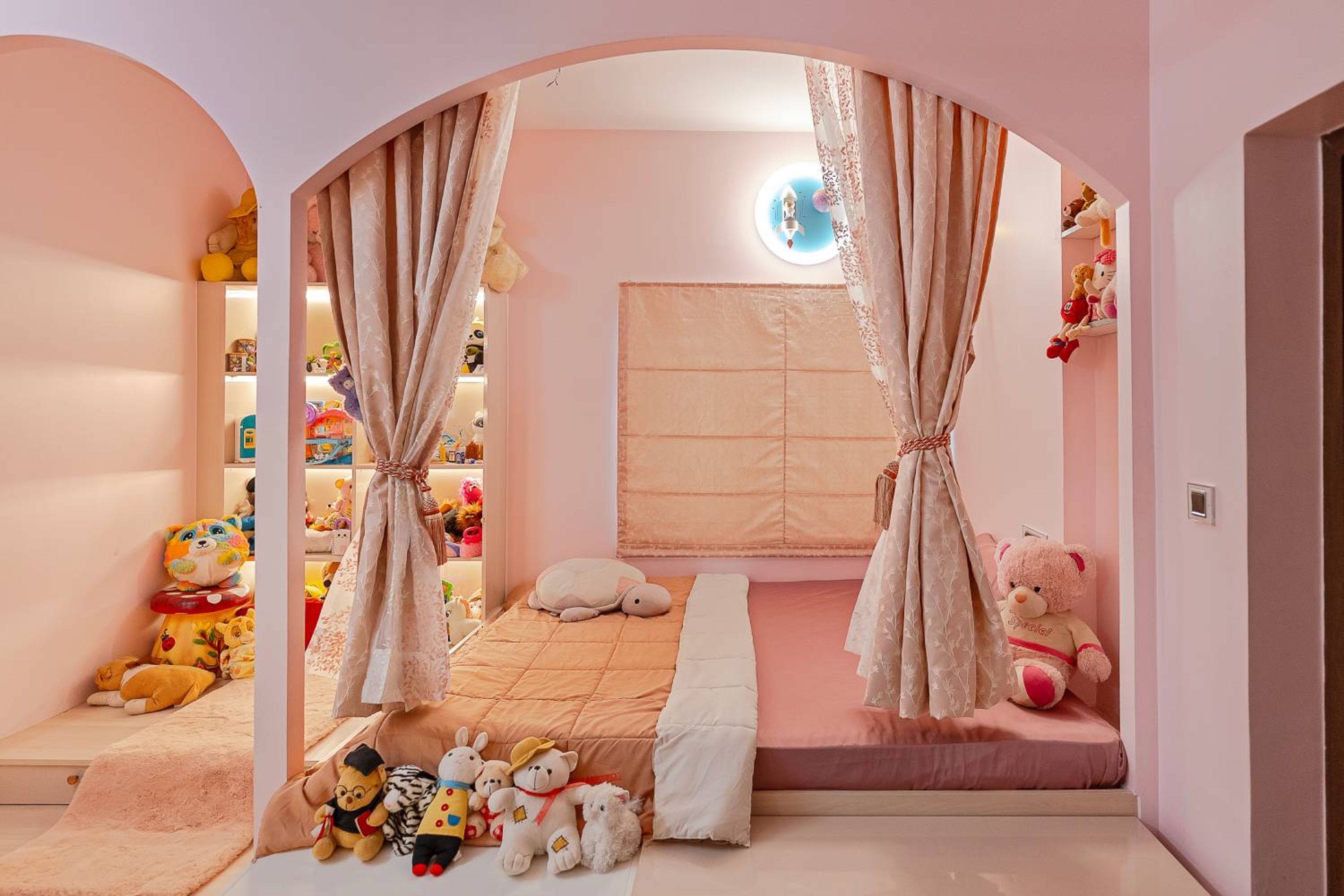 Modern Kids Bedroom Design with Storage, Platform Bed and Pastel Colors