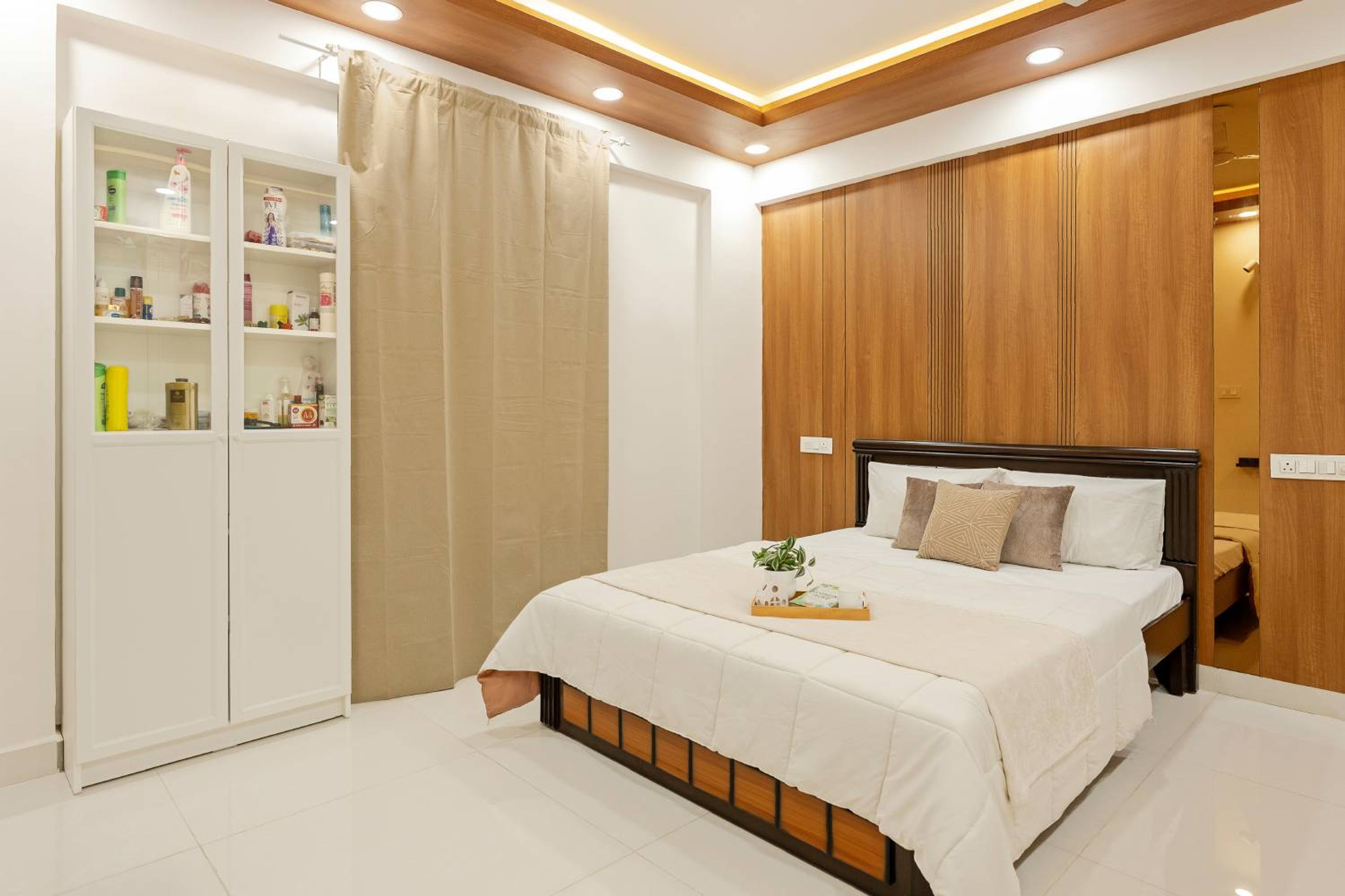 Light Beige Modern Square Flooring Design in Glossy Finish