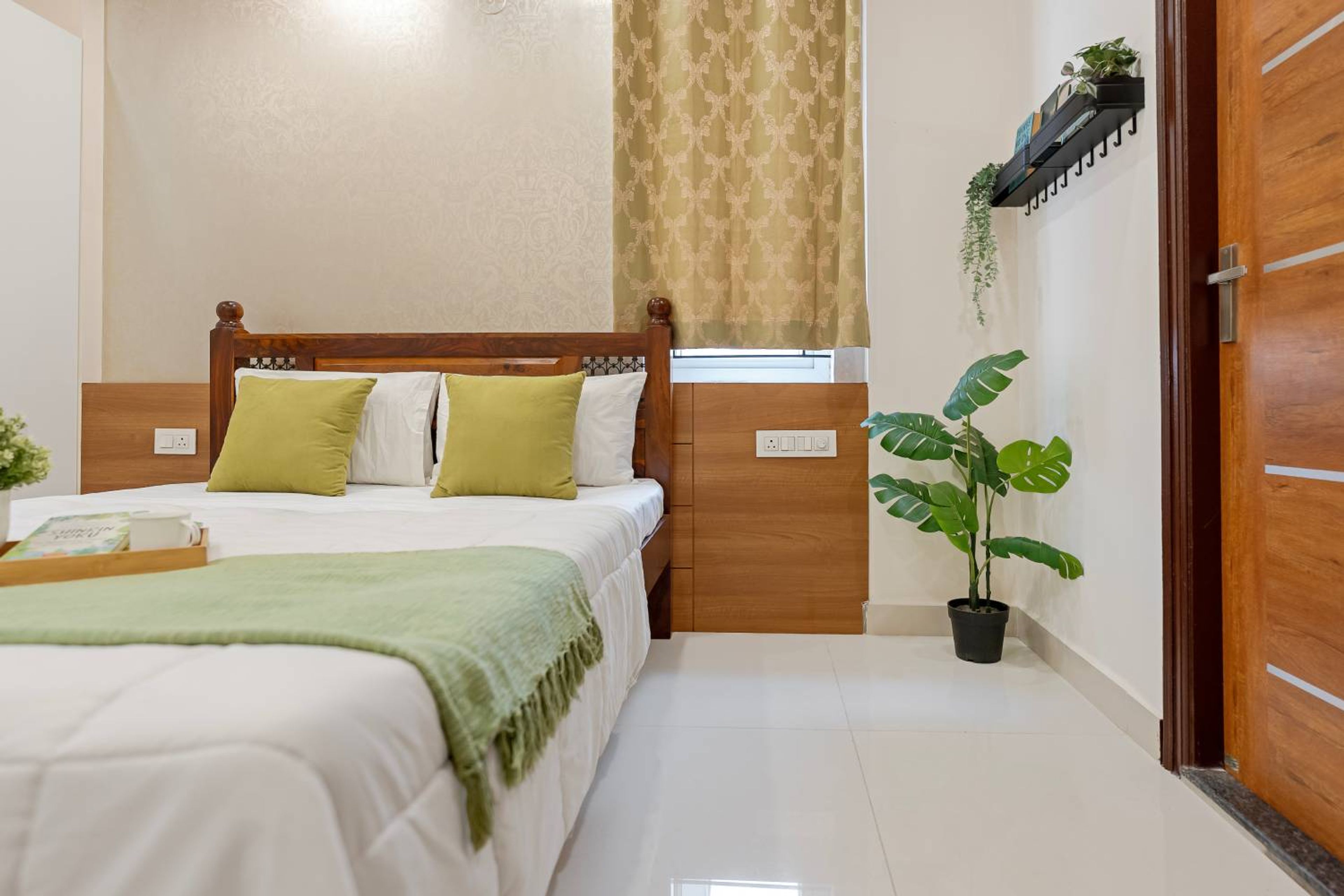 Bedroom Wallpaper Design with Taupe Classic Floral Damask in Beige Finish