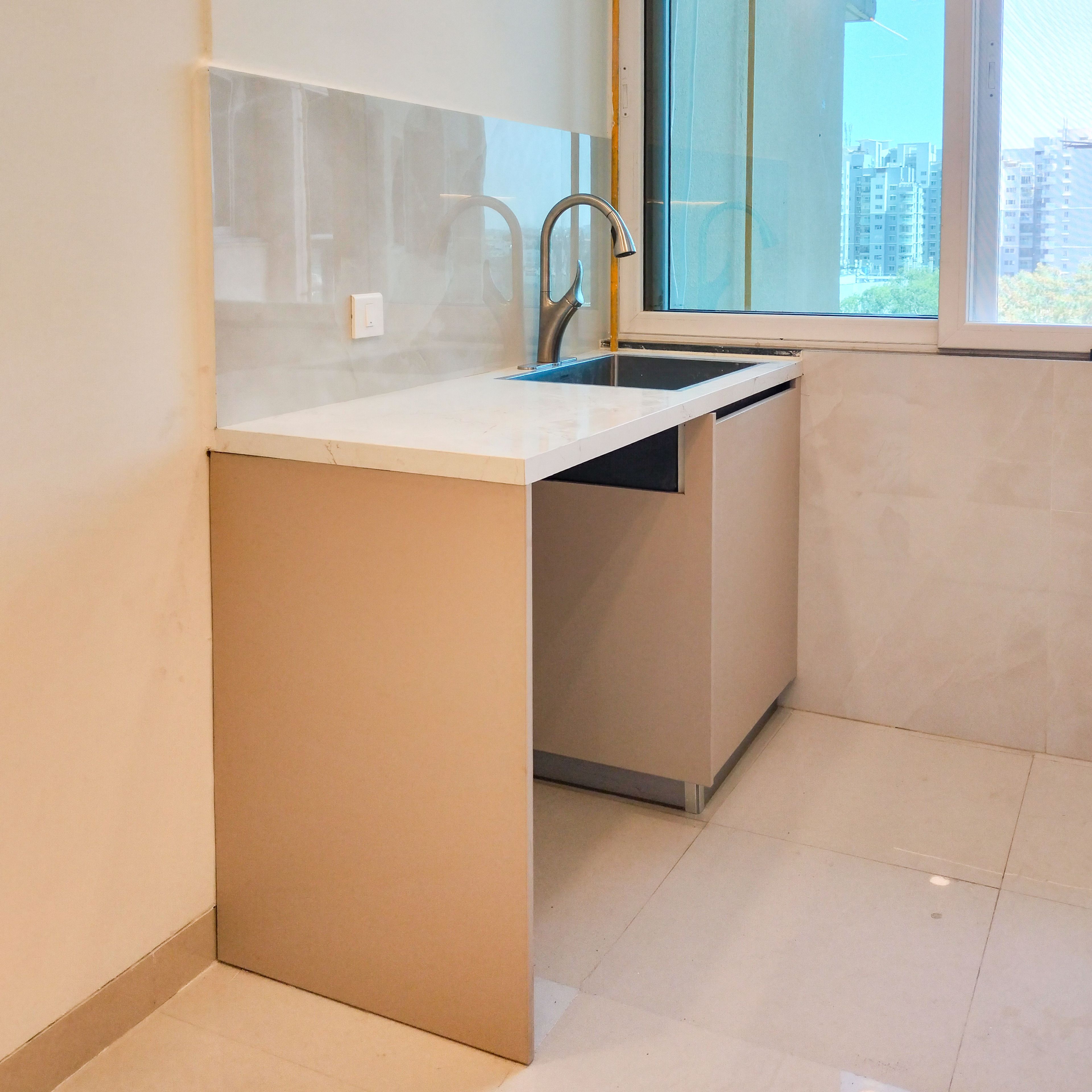 L-Shaped Kitchen Design with Cream Units and White Quartz Countertop