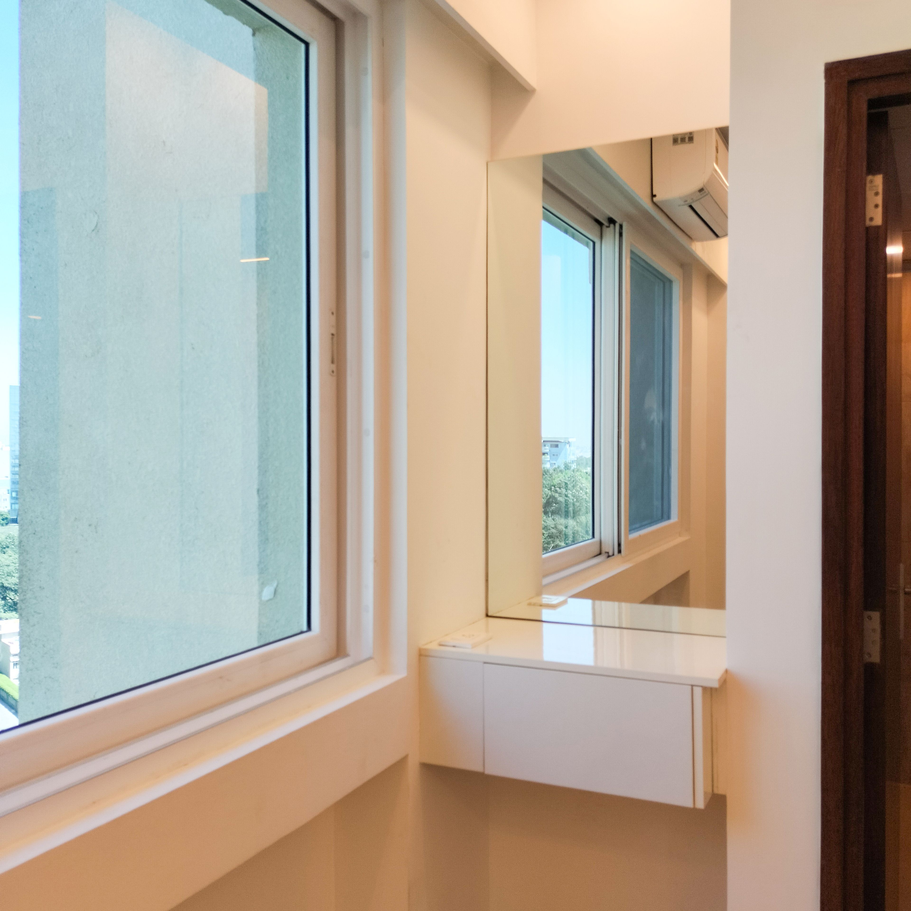 Wall Mounted Dressing Unit Design with Rectangular Mirror and Drawer