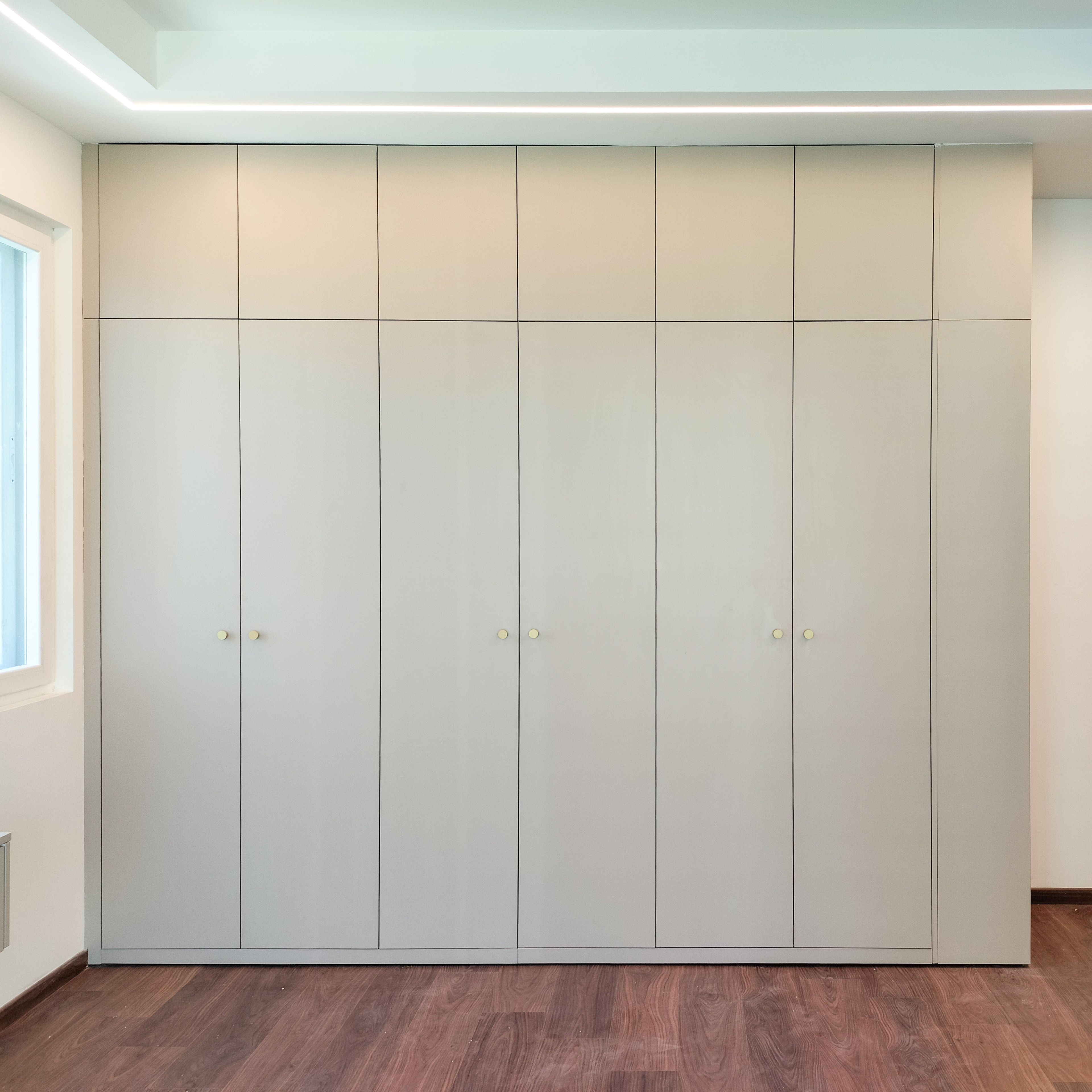 Off-White 6-Door Swing Wardrobe Design with Loft