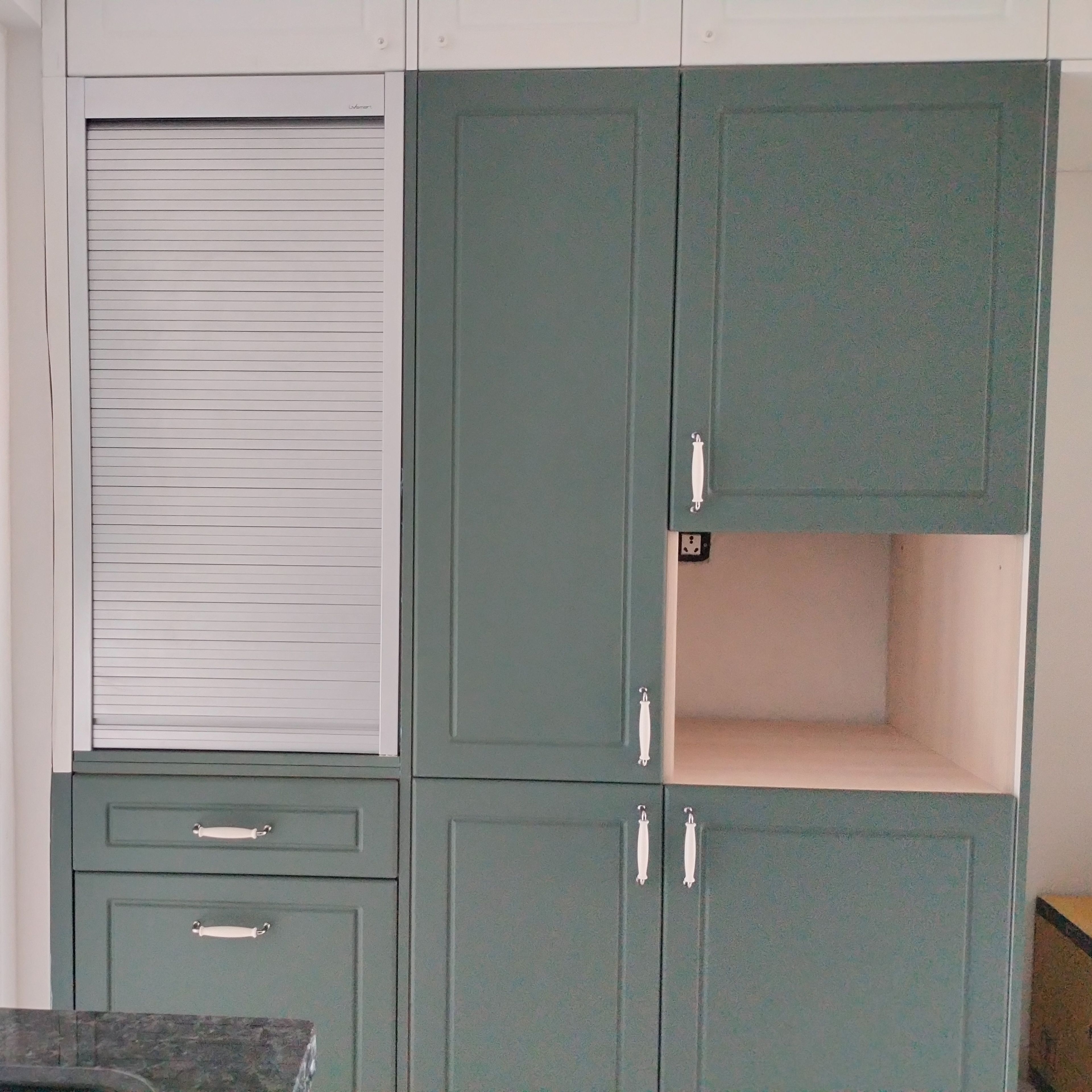 Crockery Unit Design with Green Units