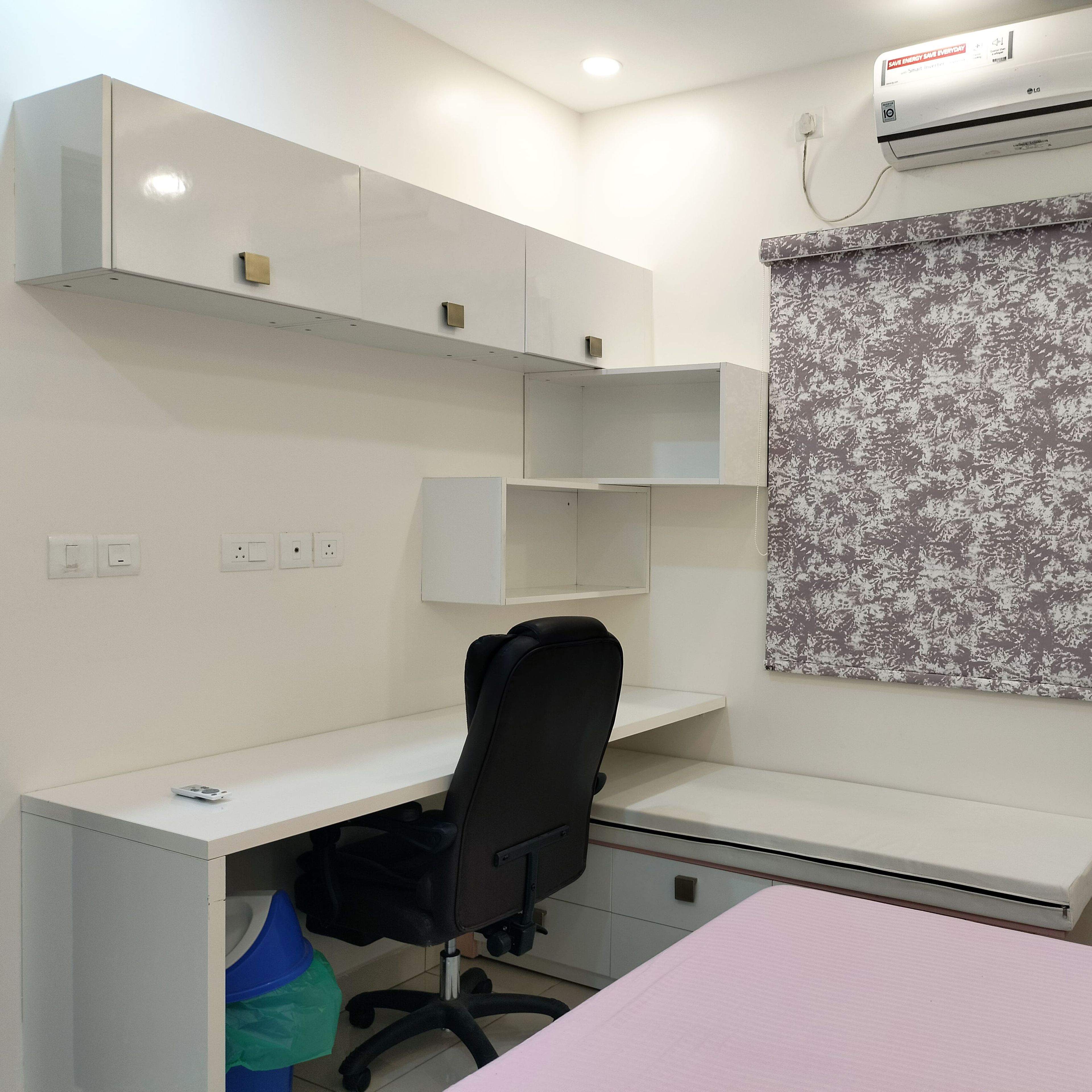 Kids Bedroom Design with Queen Bed and Study Table