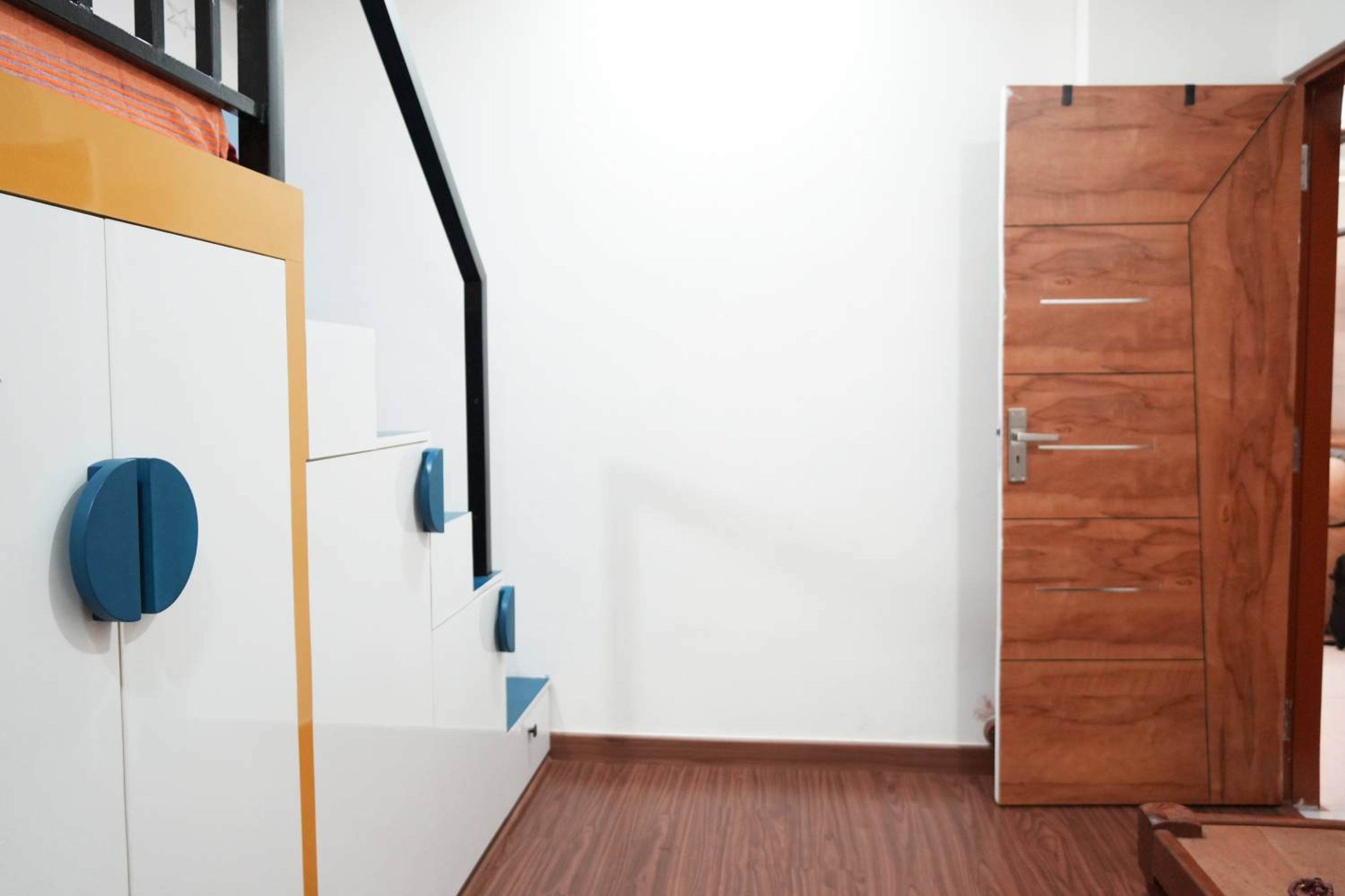 Space-Themed Kids Bedroom Design with Stairs, Storage, and Wallpaper