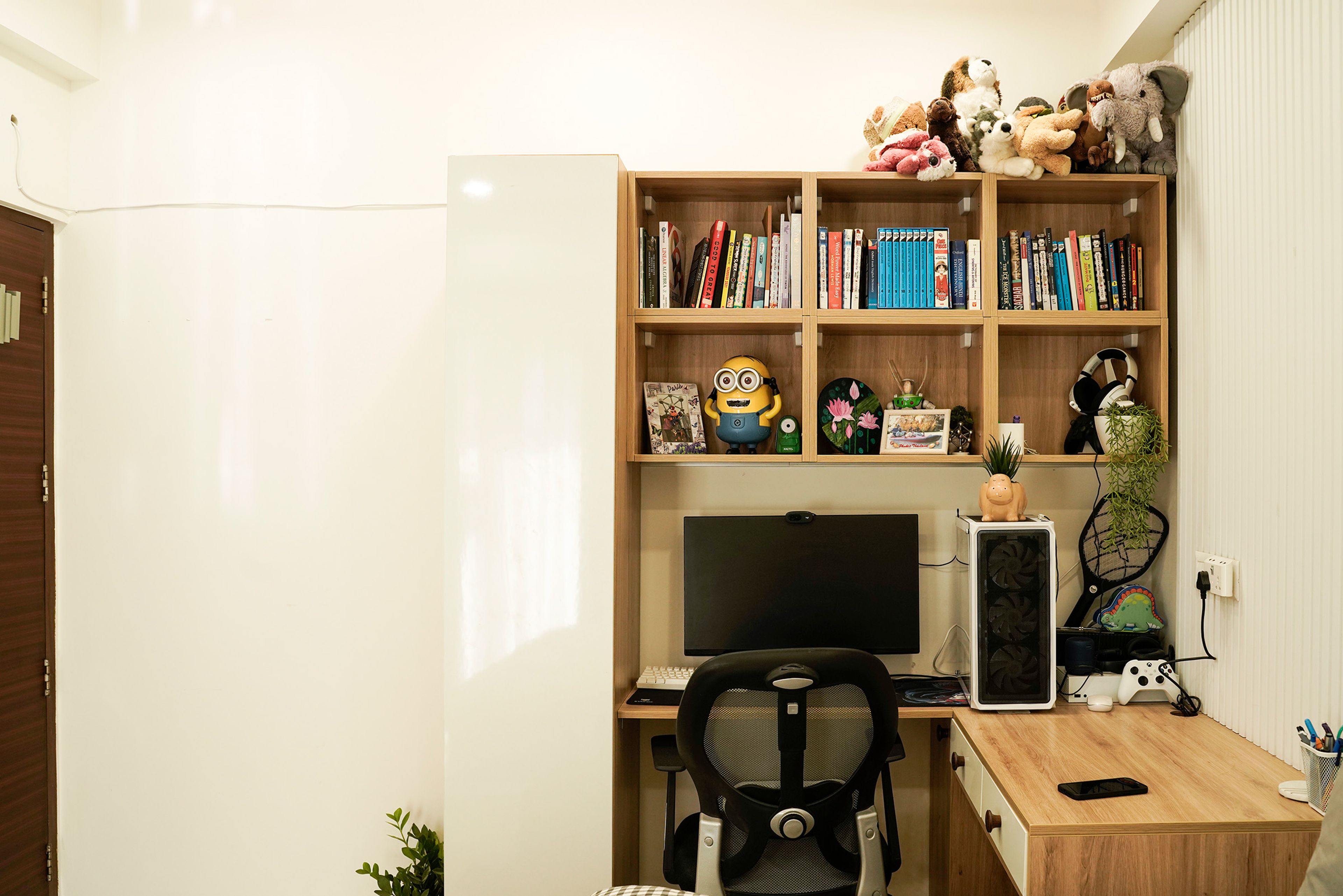 Bedroom Design with Wooden Study Space with Open and Closed Storage
