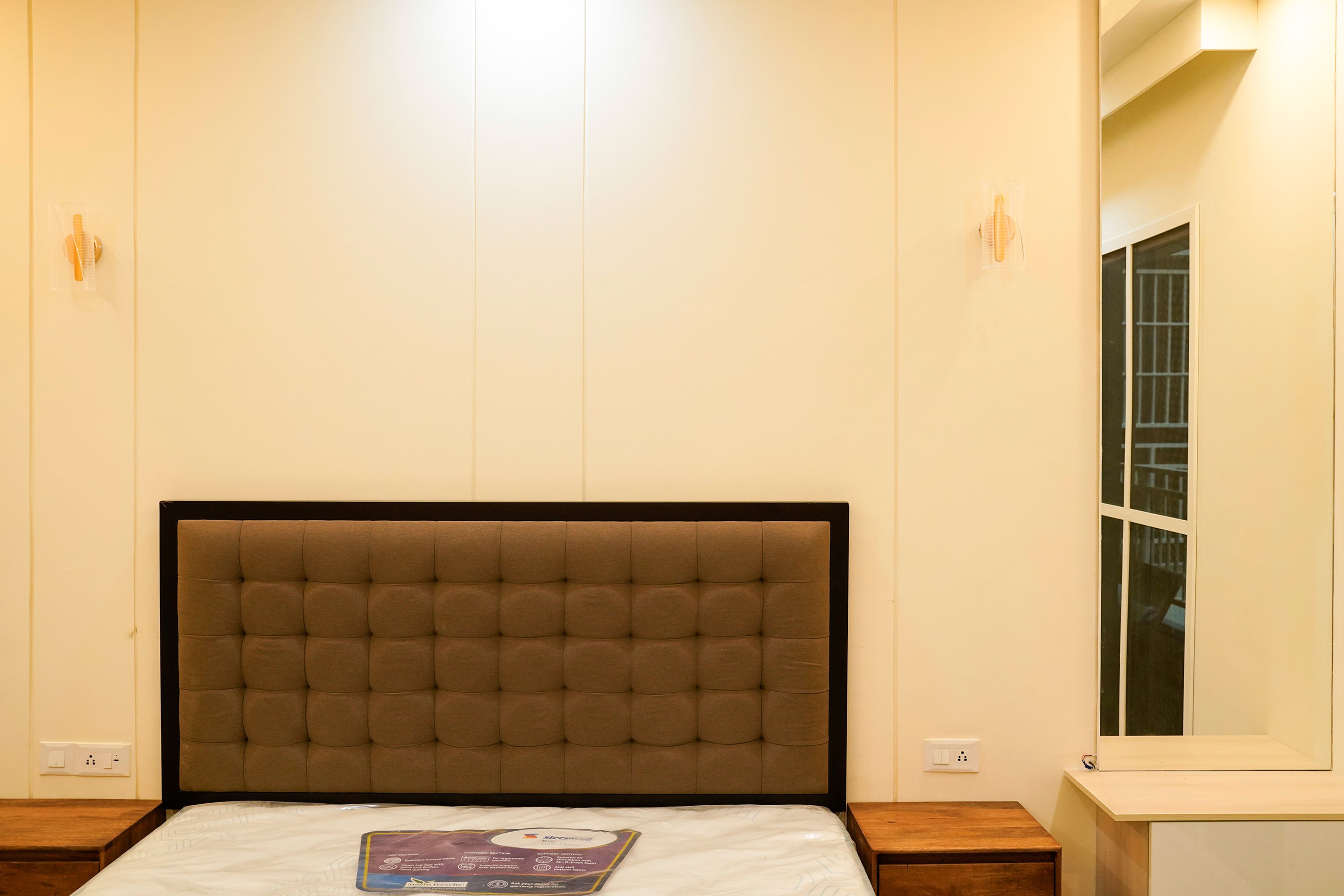 Bedroom Design with Brown Tufted Headboard Bed