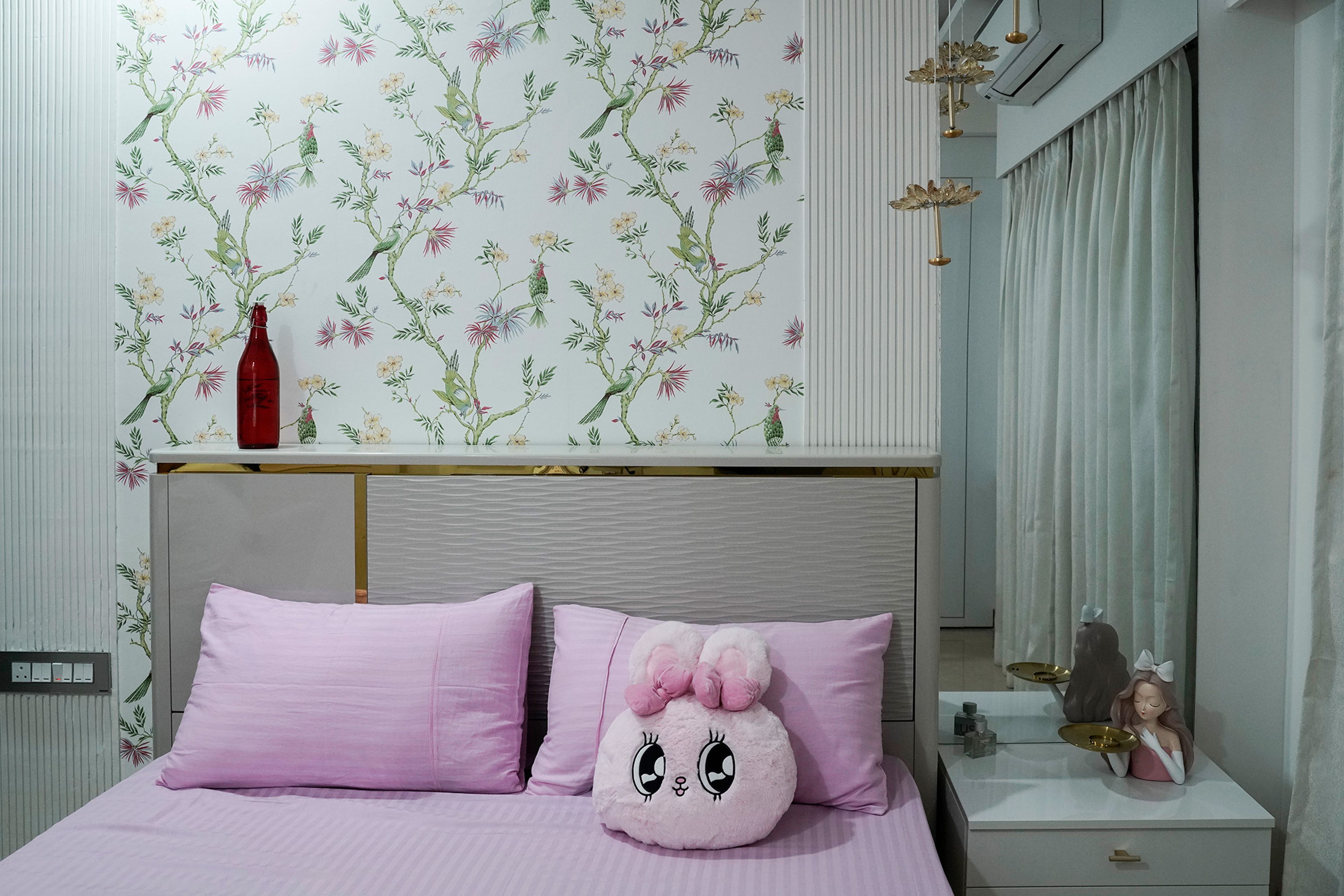 Kids Bedroom Design with Floral Patterned Wallpaper