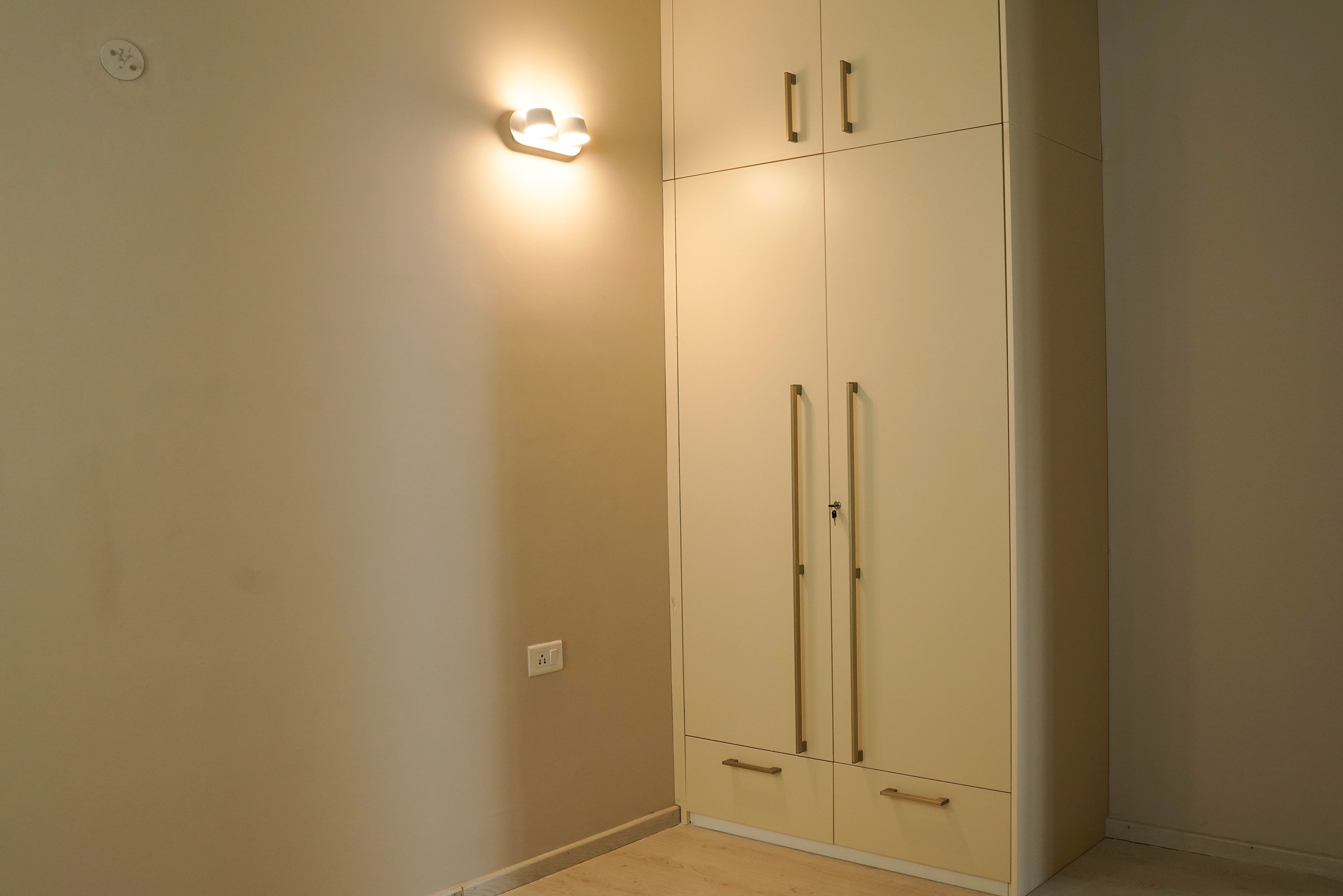 2-Door White Swing Door Wardrobe Design