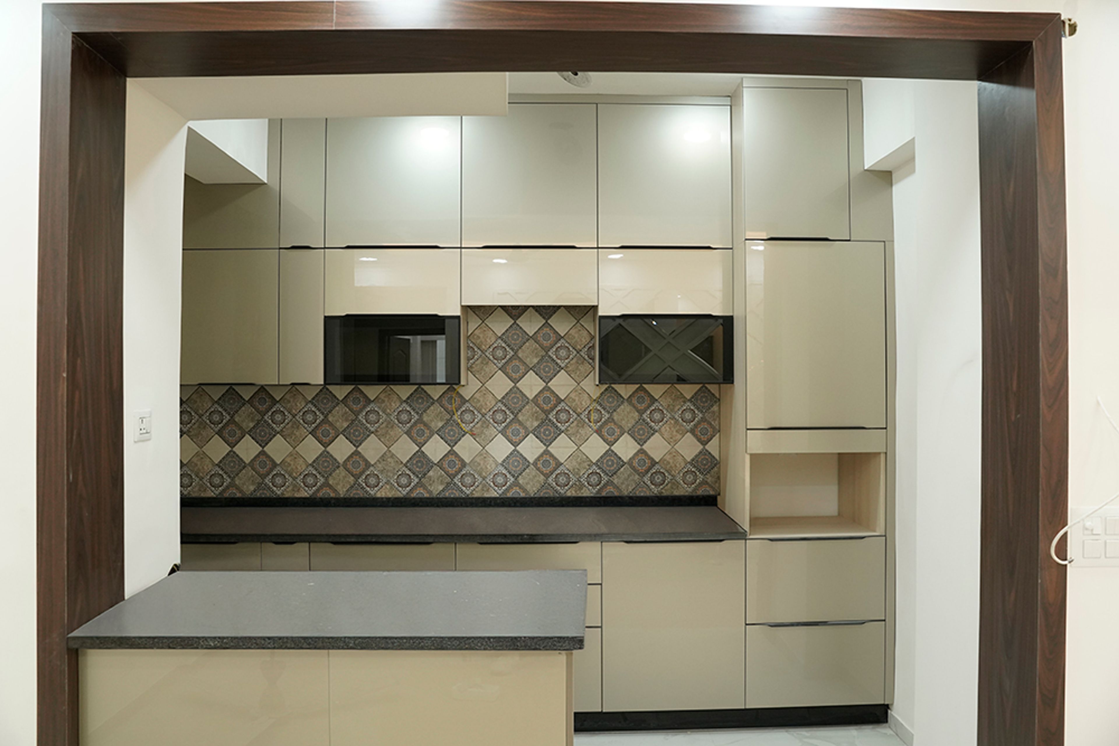 Island Kitchen Design with Moroccan Tiles Backsplash and Cream Cabinets