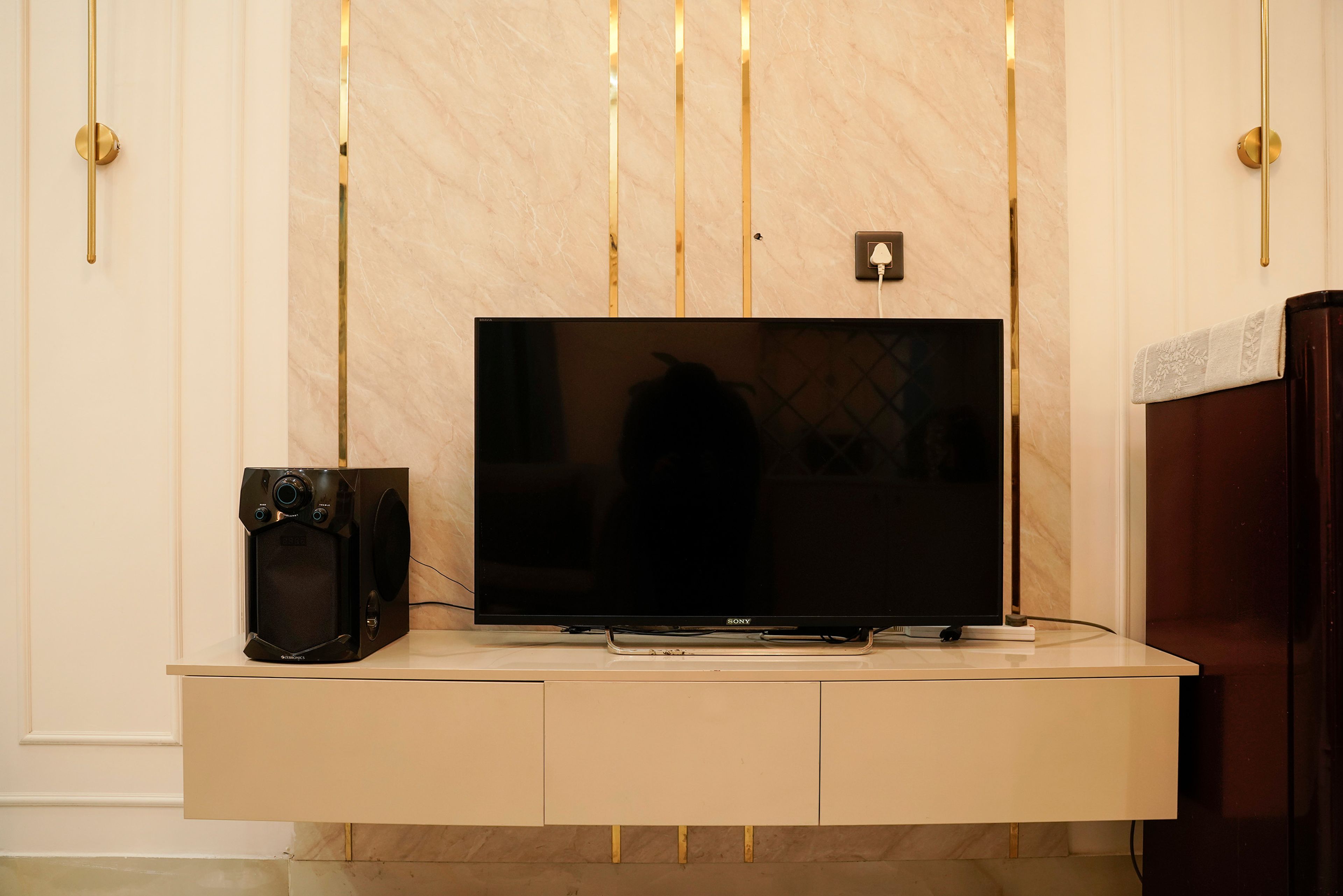 TV Unit Design with Marble Patterned Backsplash with Gold Inlays