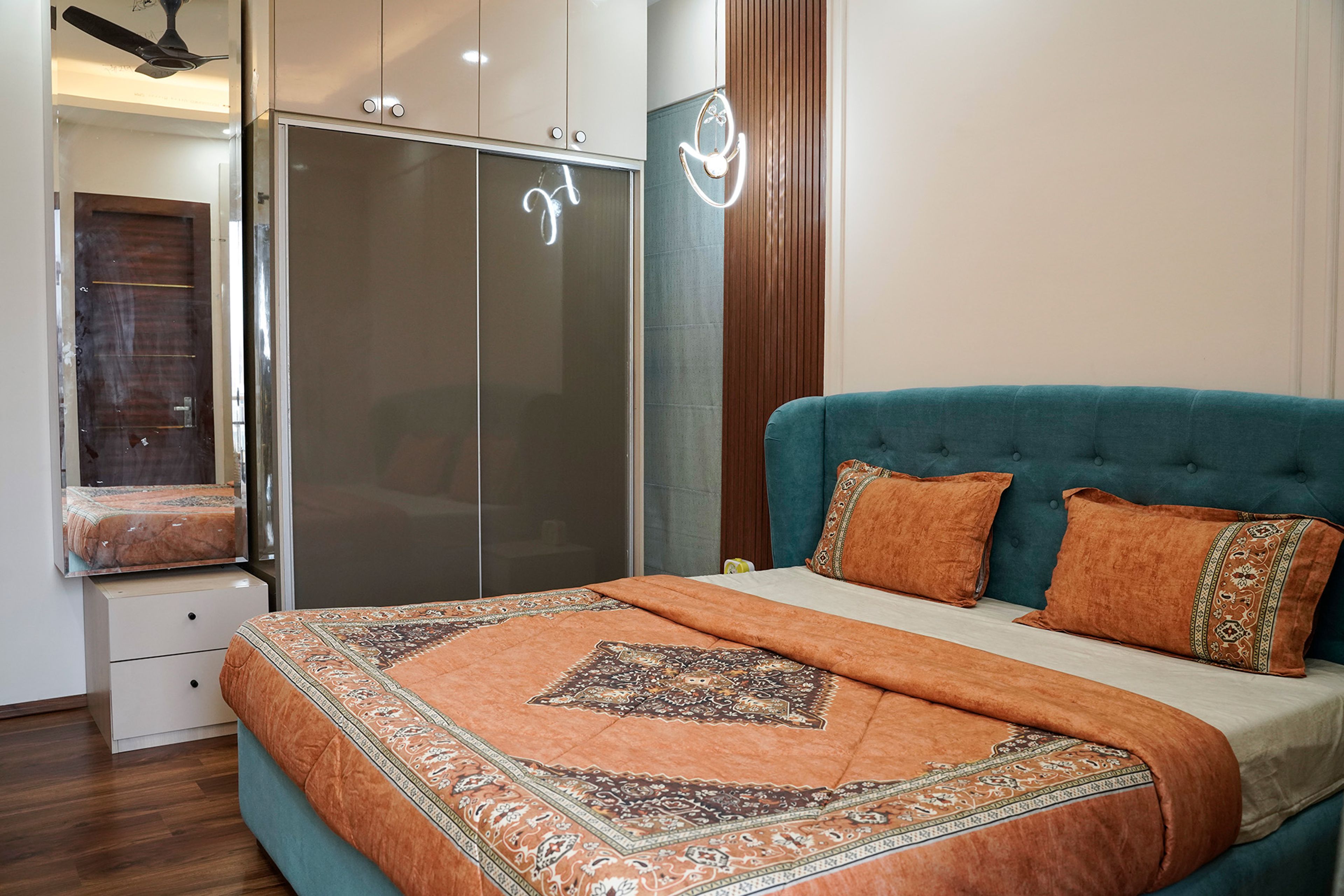 Bedroom Design with Grey 2-Door Sliding Wardrobe and Vanity Mirror