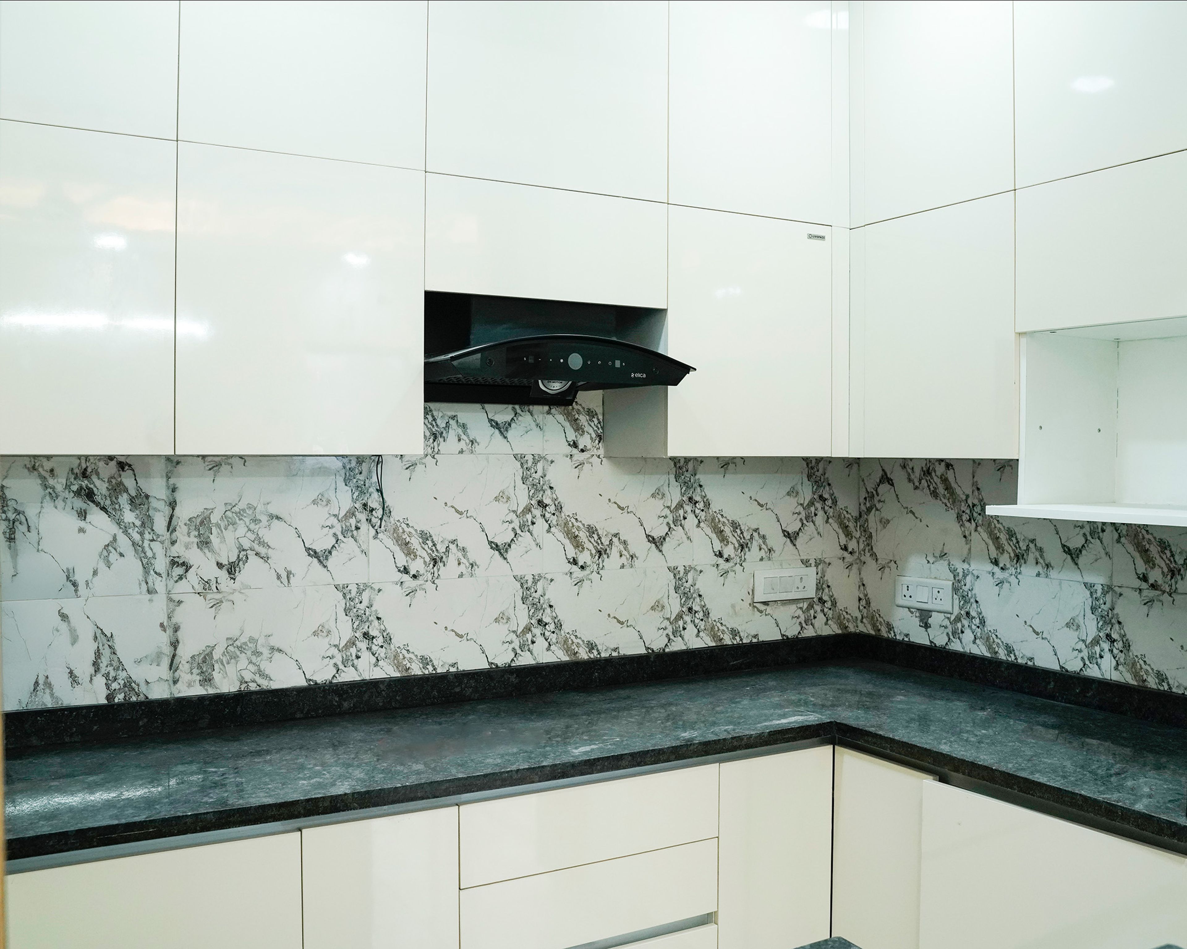 L-Shaped Kitchen Design with Off-White Units and Granite Countertop