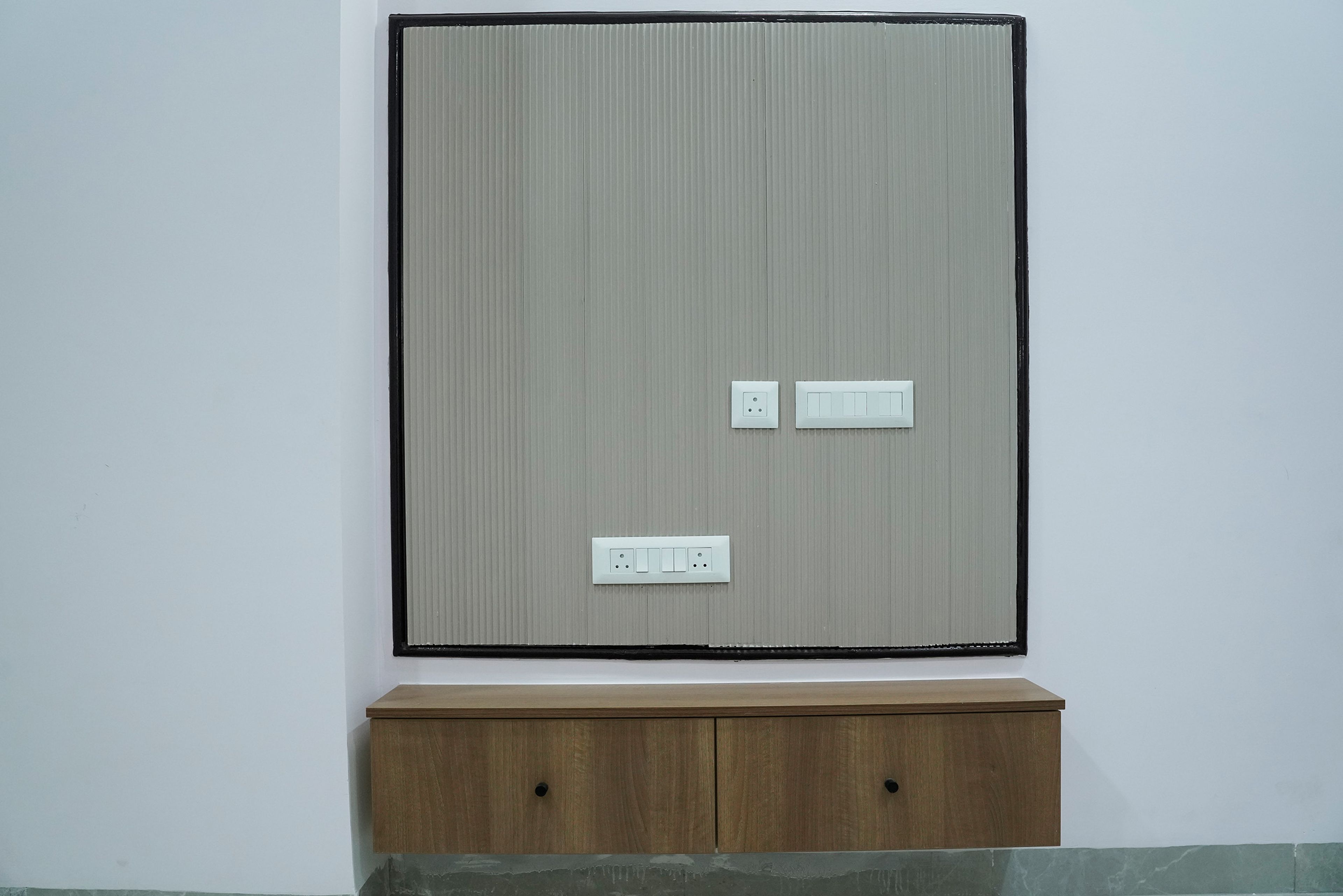 TV unit Design with beige wall slats and wooden drawers