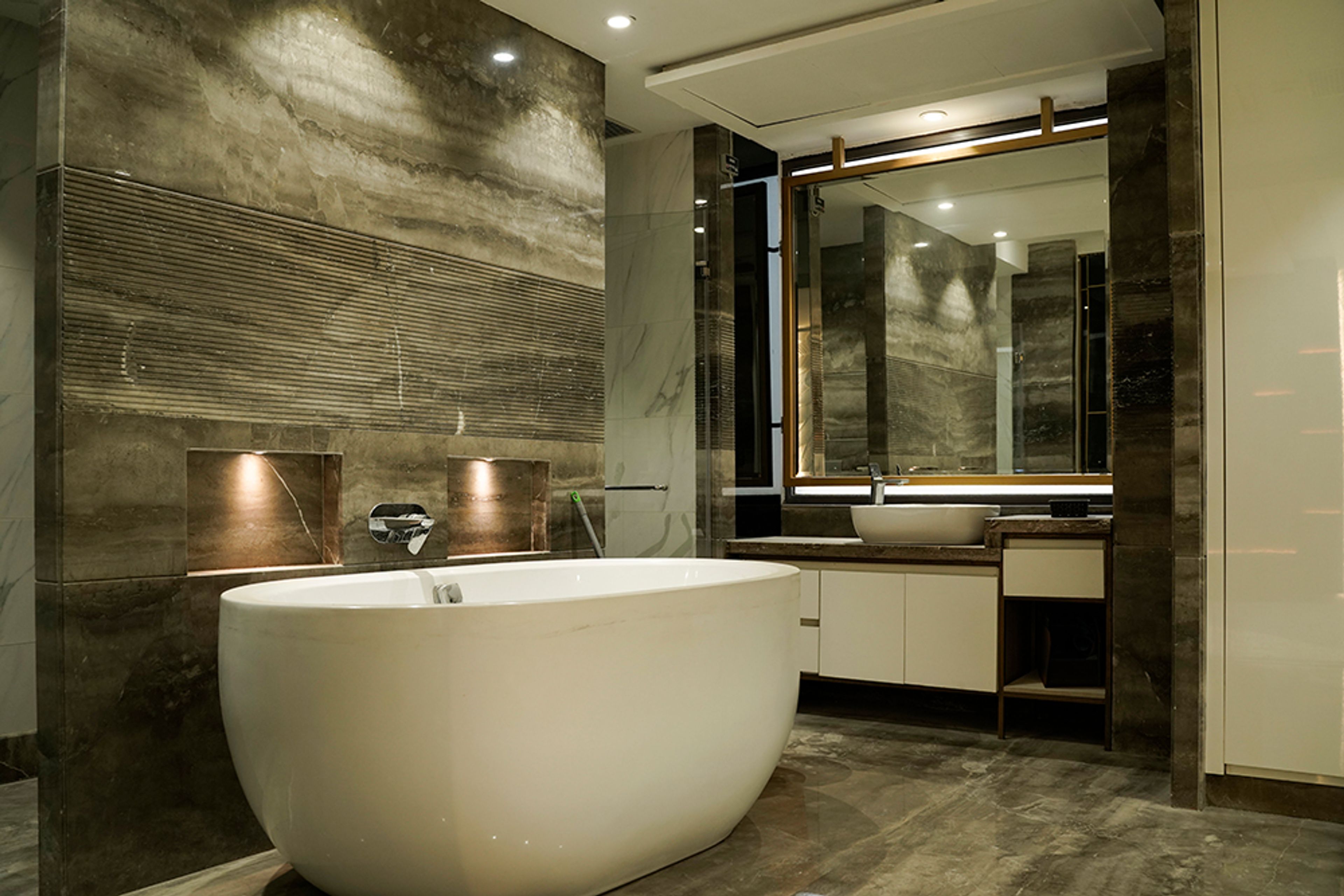 Bathroom Design with White Bath Tub and Grey Textured Tiles