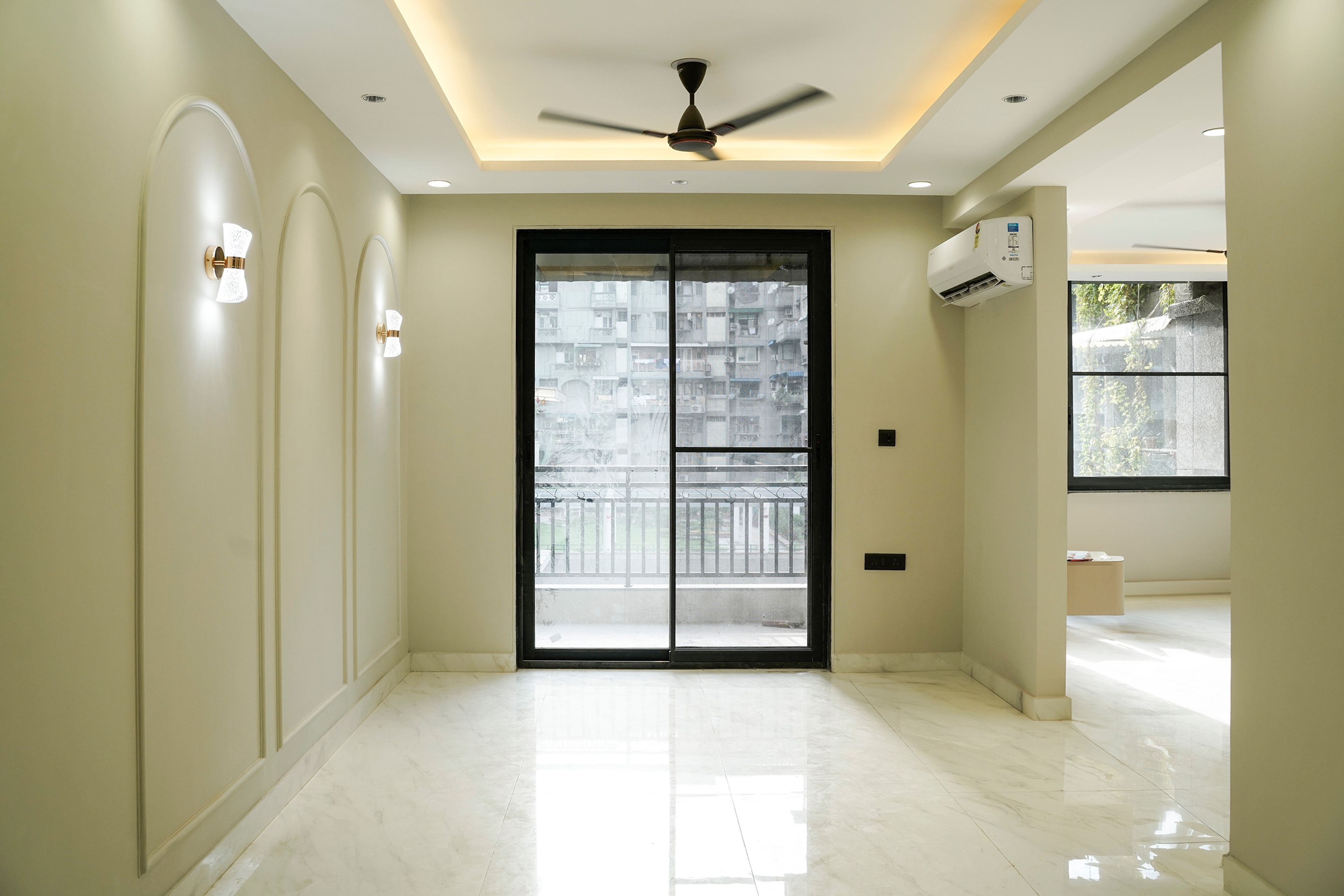 Living Room Design with Cream Walls with Arched Trims