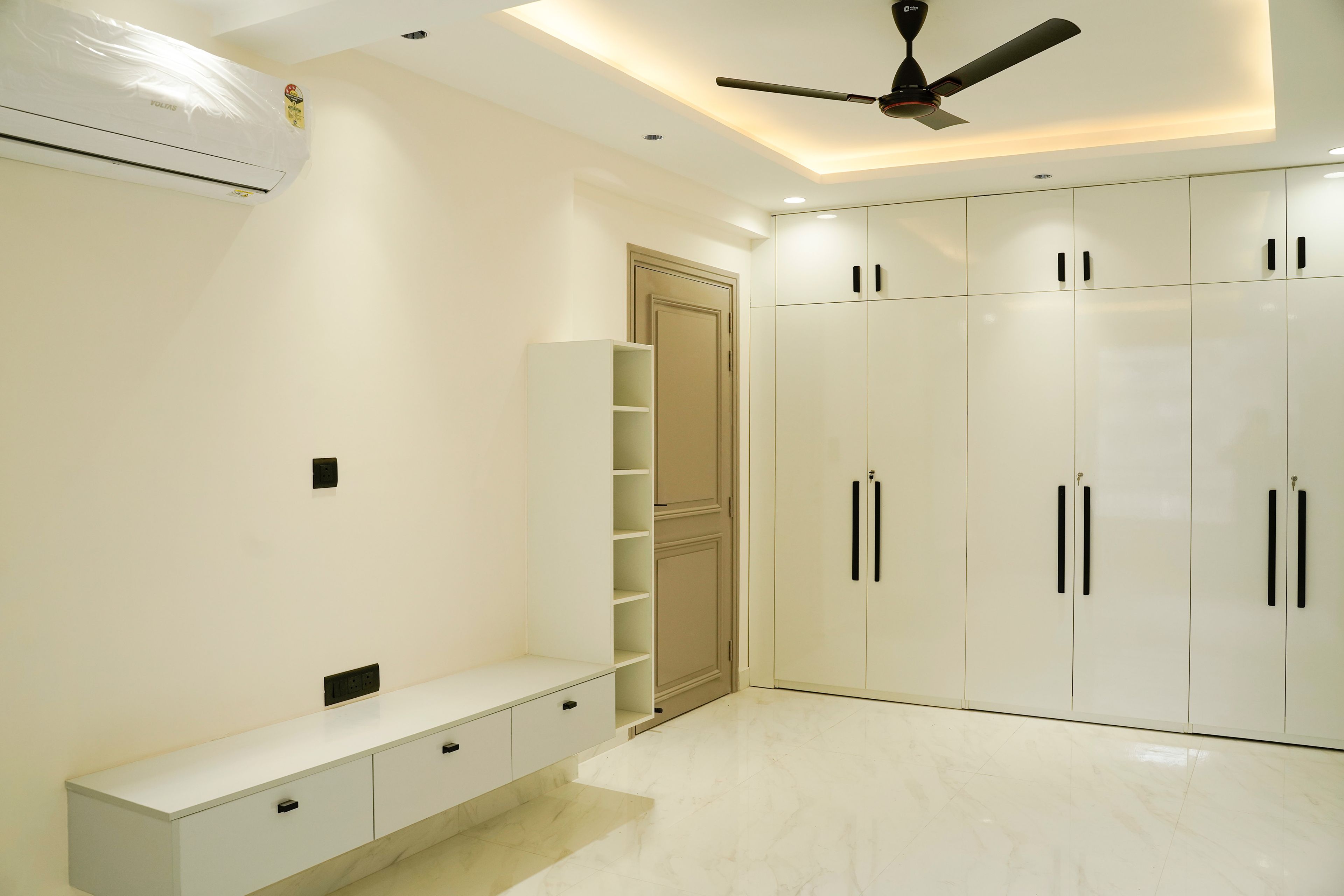 Bedroom Design with White TV Unit and 6-Door White Wardrobe with Loft