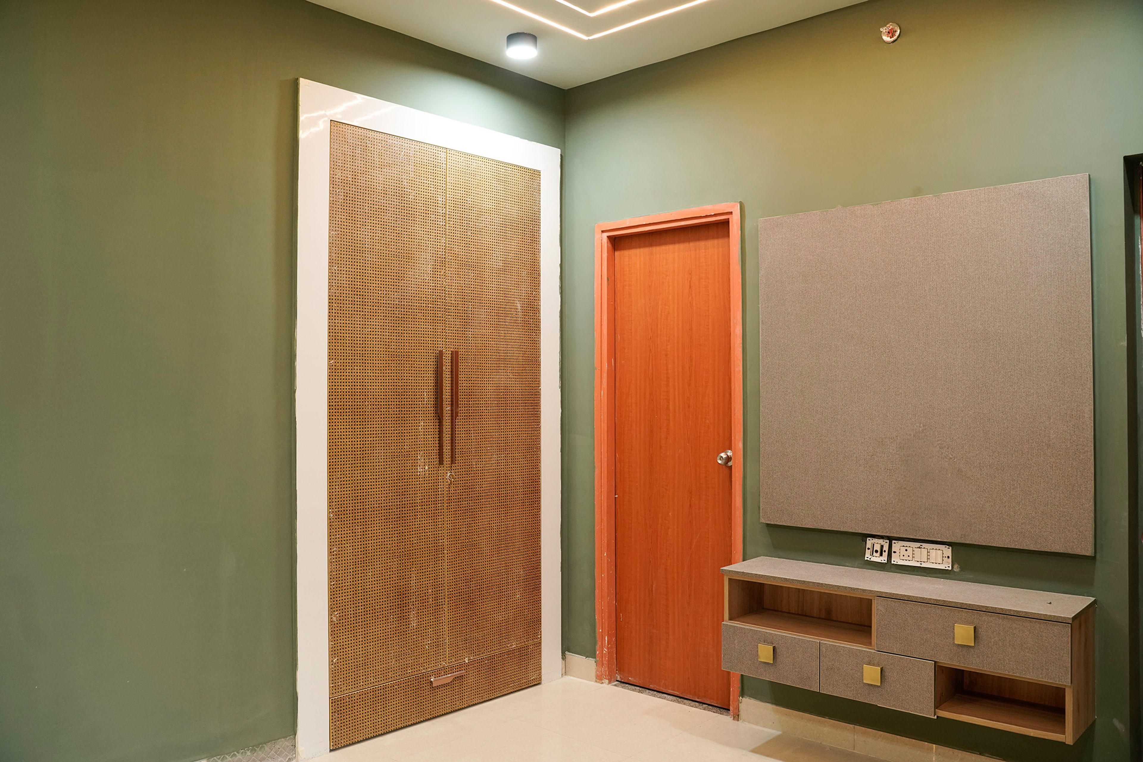 Bedroom Design with Grey Wall Mounted TV Unit and Mesh Door Pattern Wooden 2-Door Swing Wardrobe