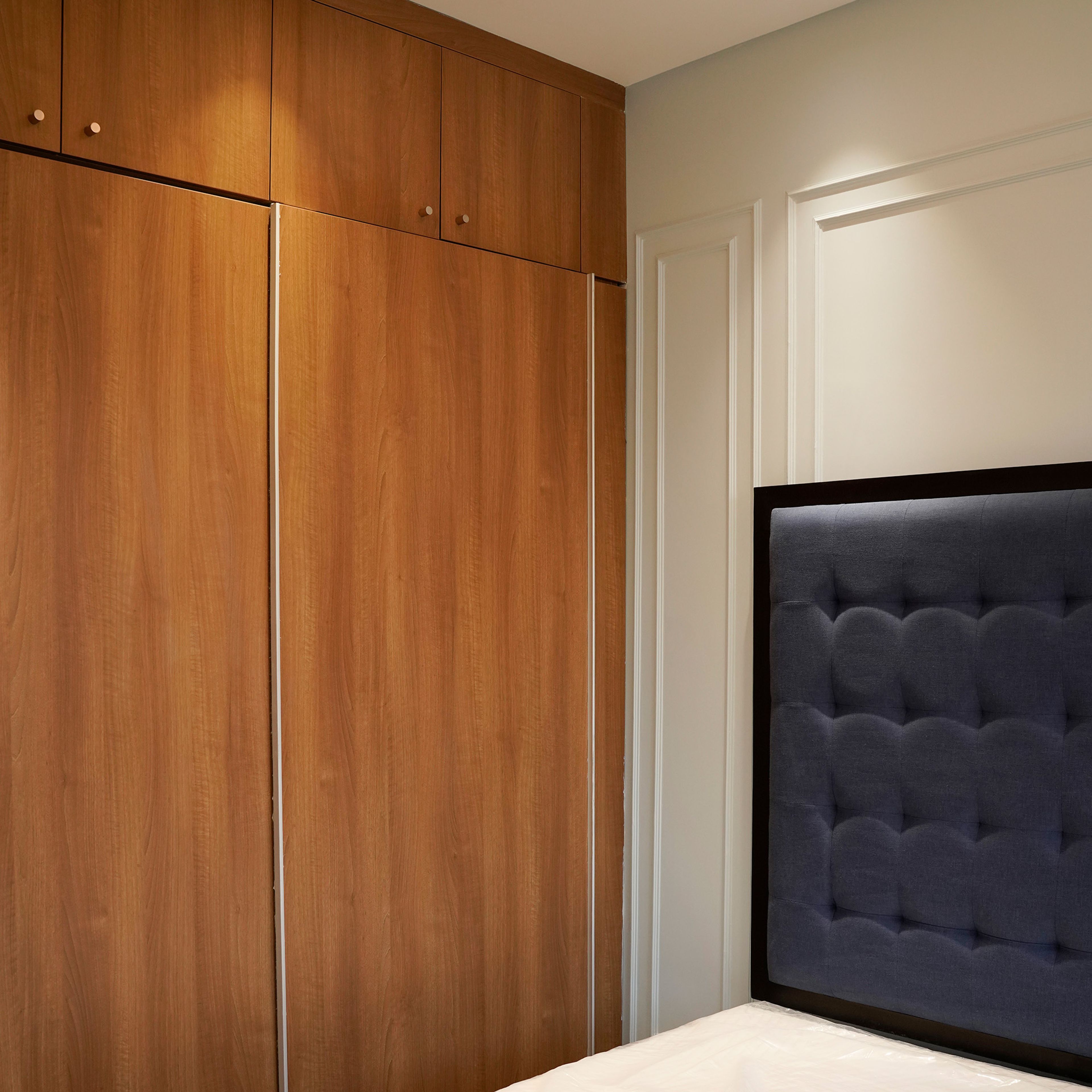 Bedroom Design with Blue Tufted Headboard Bed and 2-Door Wooden Sliding Wardrobe