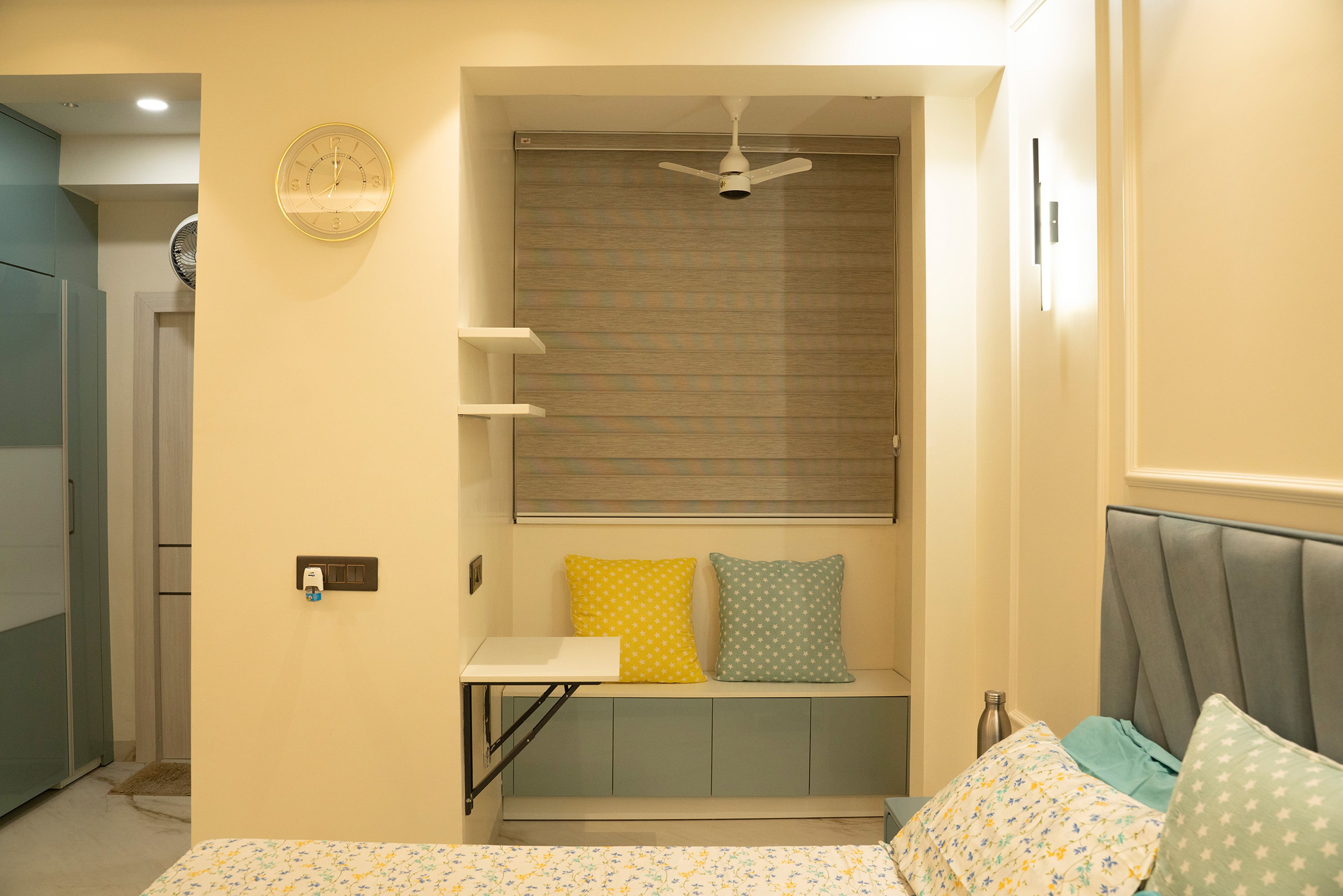 Bedroom design with blue and white wall mounted study desk