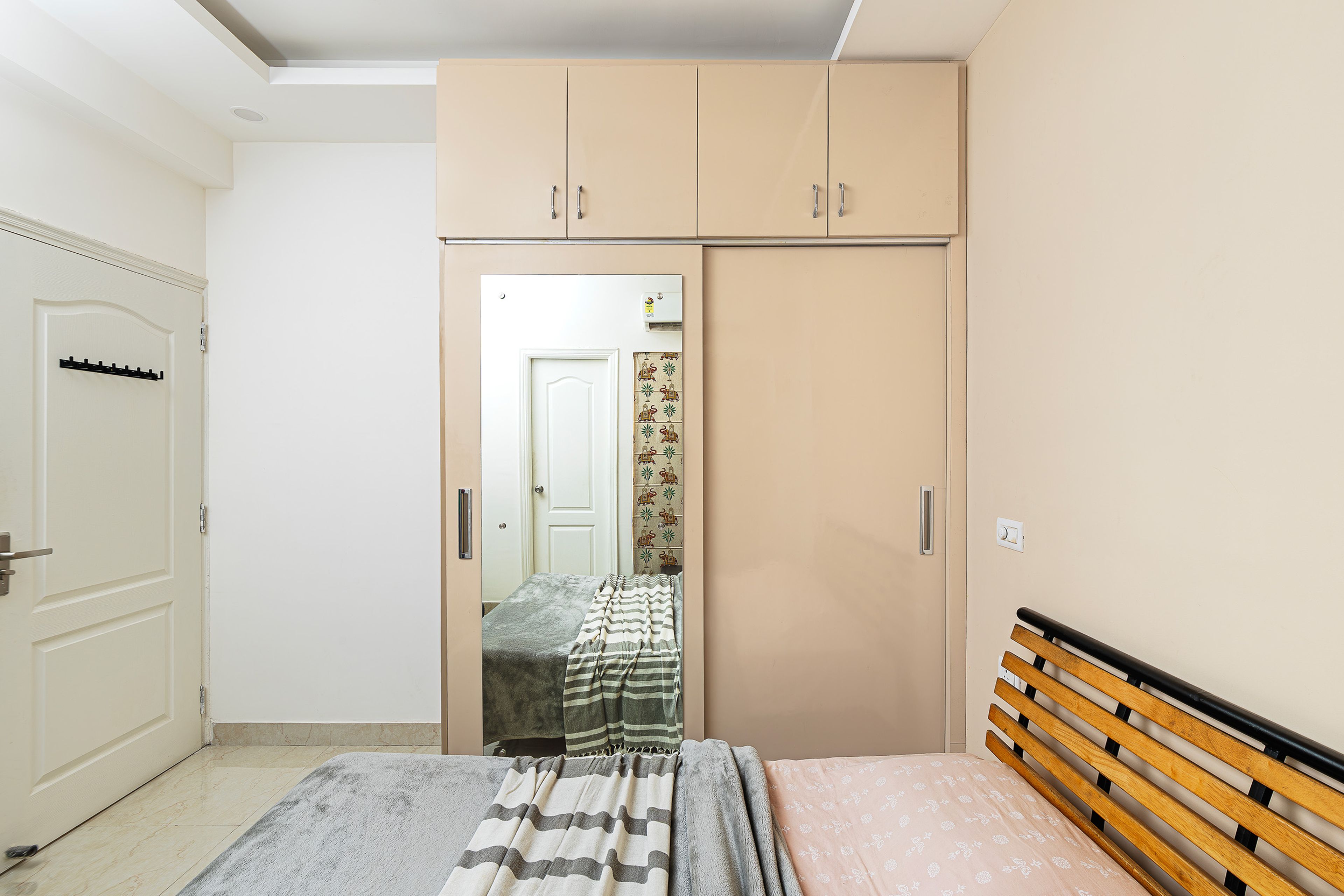 Bedroom Design with Cream 2-Door Sliding Wardrobe with Integrated Mirror