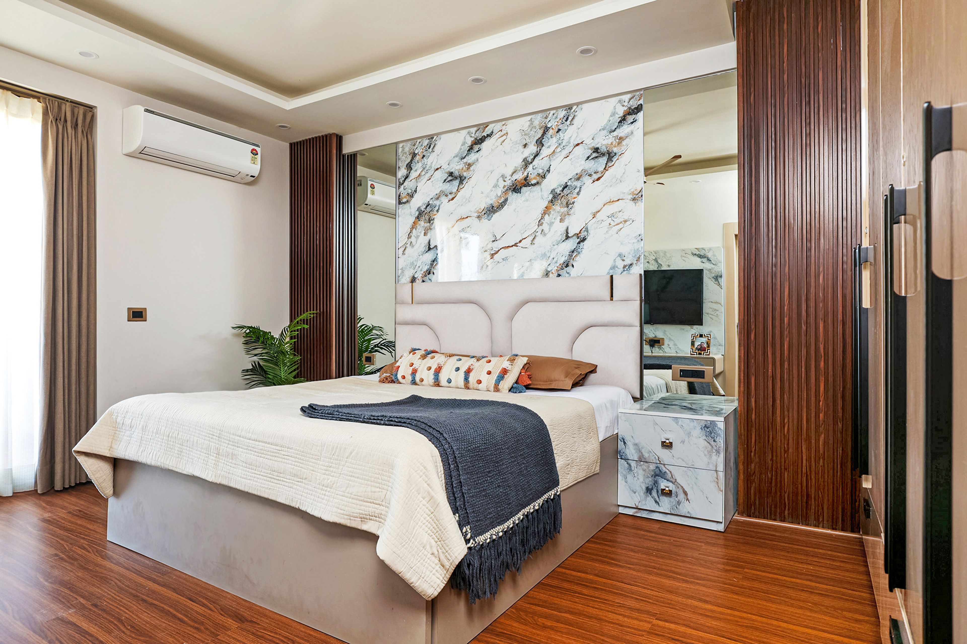 Bedroom Design with Mirrored and Marble Patterned Headboard Wall with Brown wall Louvers