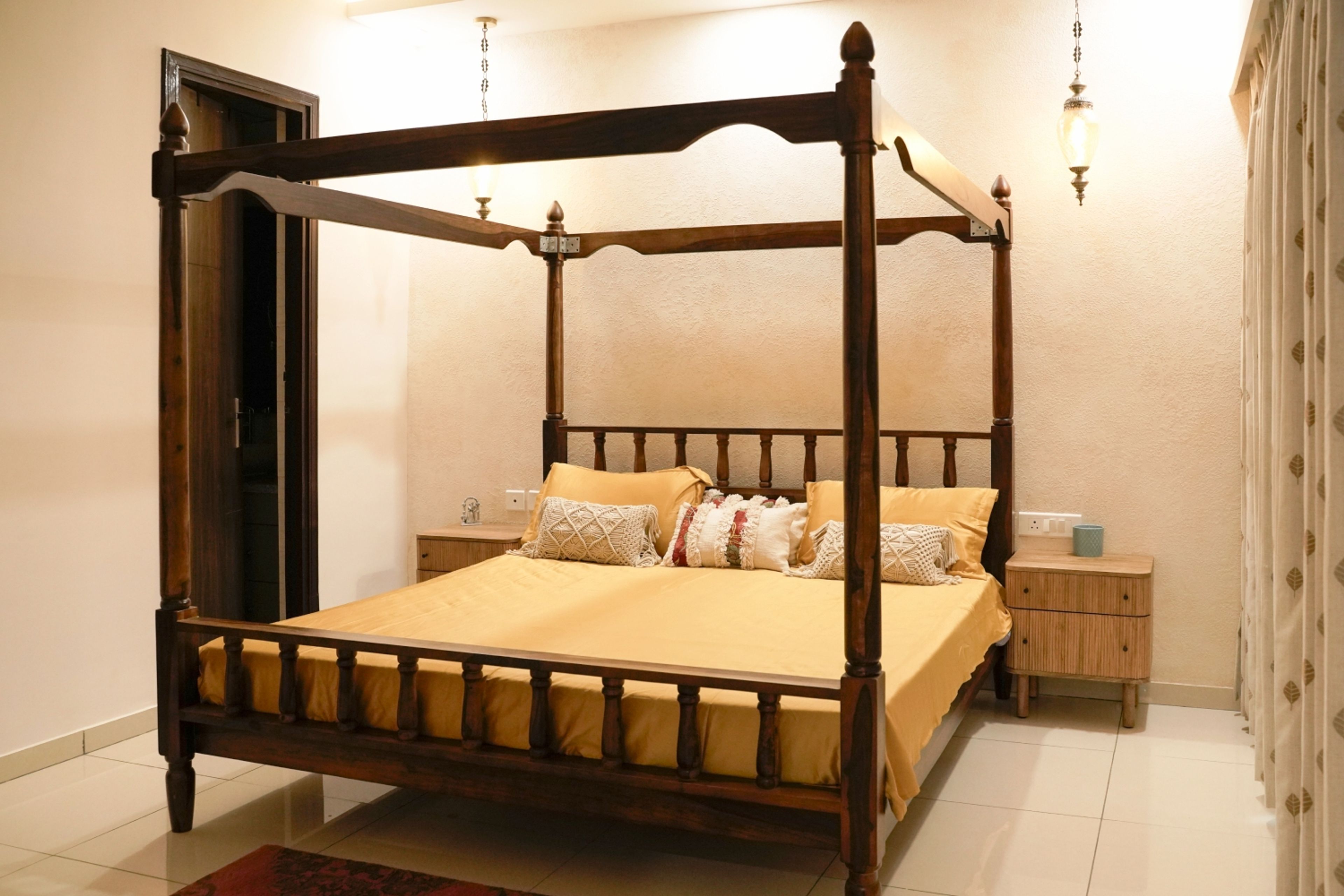 Bedroom Design with Wooden Four Poster Bed