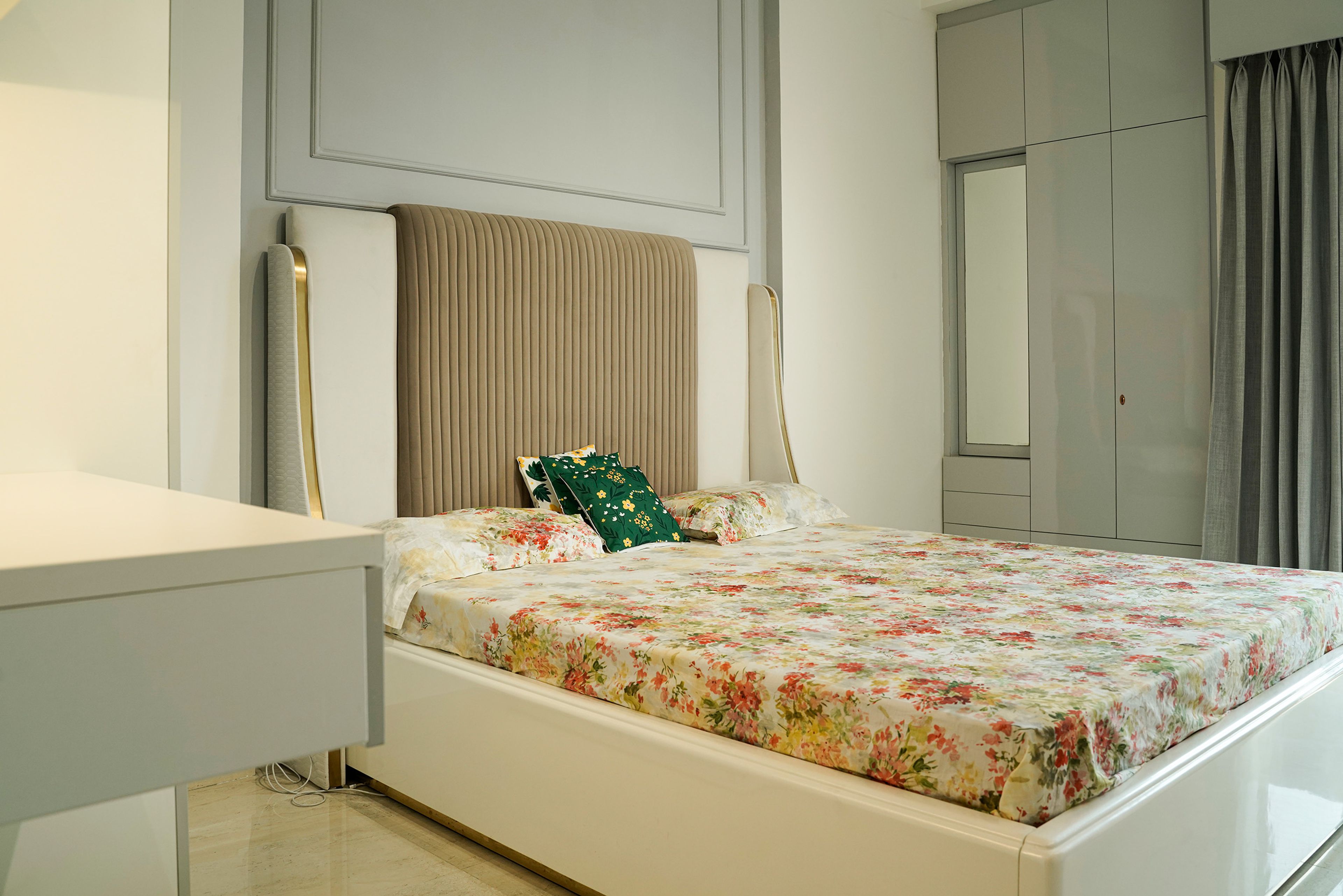 Bedroom design with cushioned headboard bed