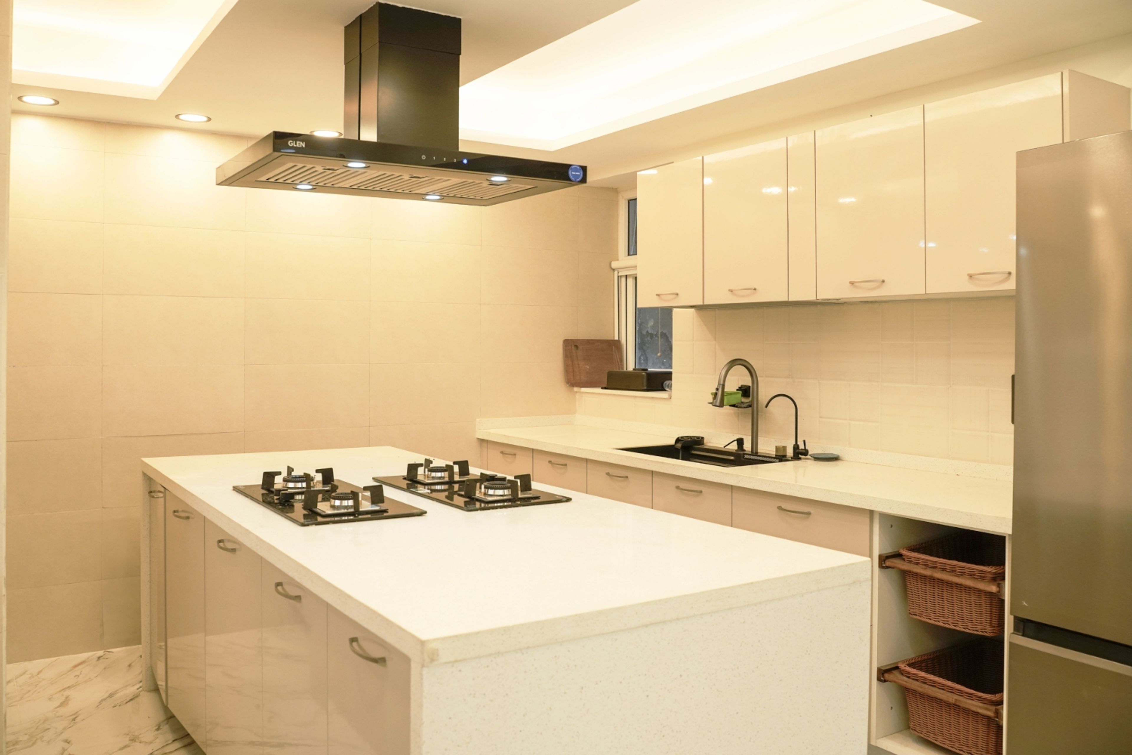 Minimal Island Kitchen Design with Champagne Colour and Quartz Countertop