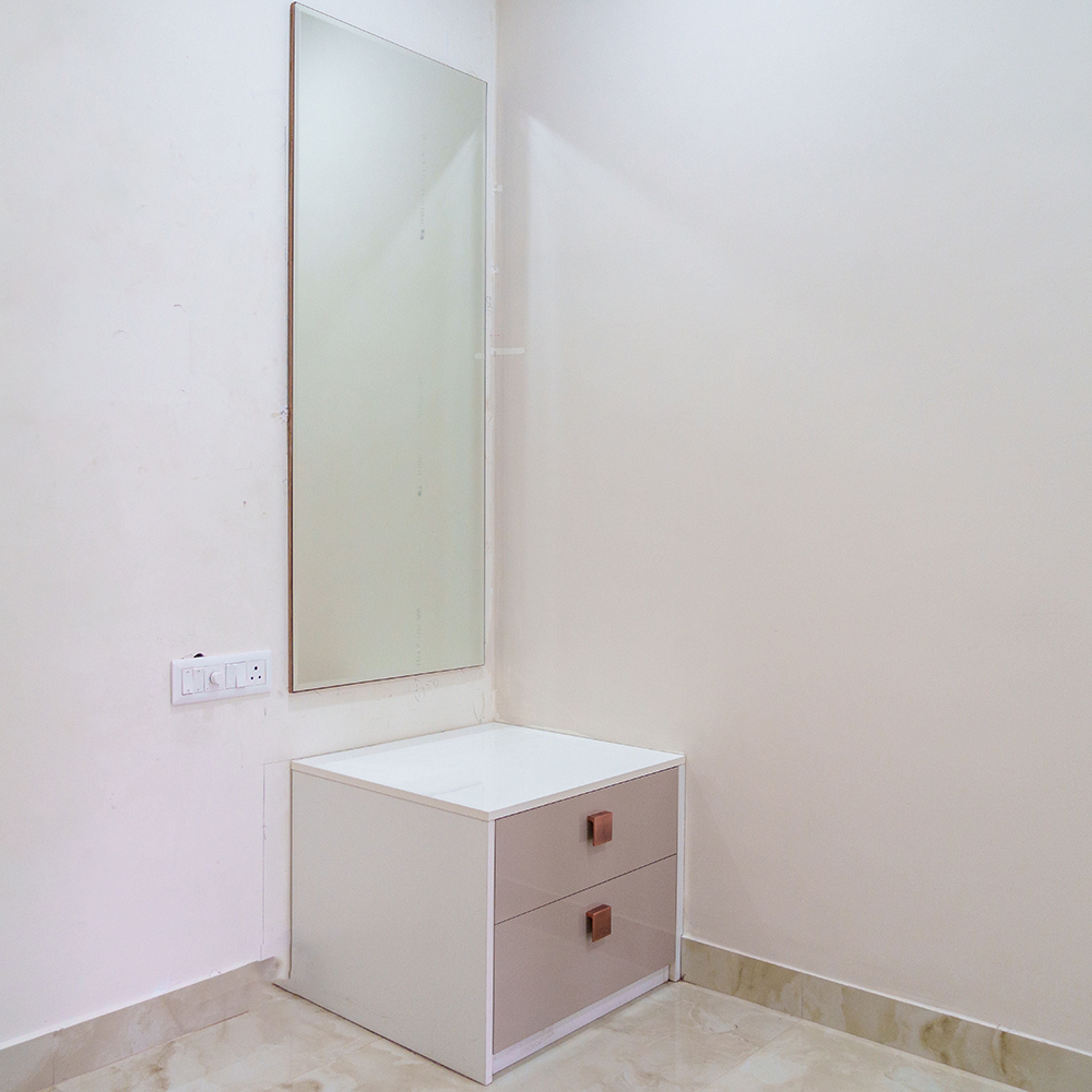 Beige dressing unit with drawers