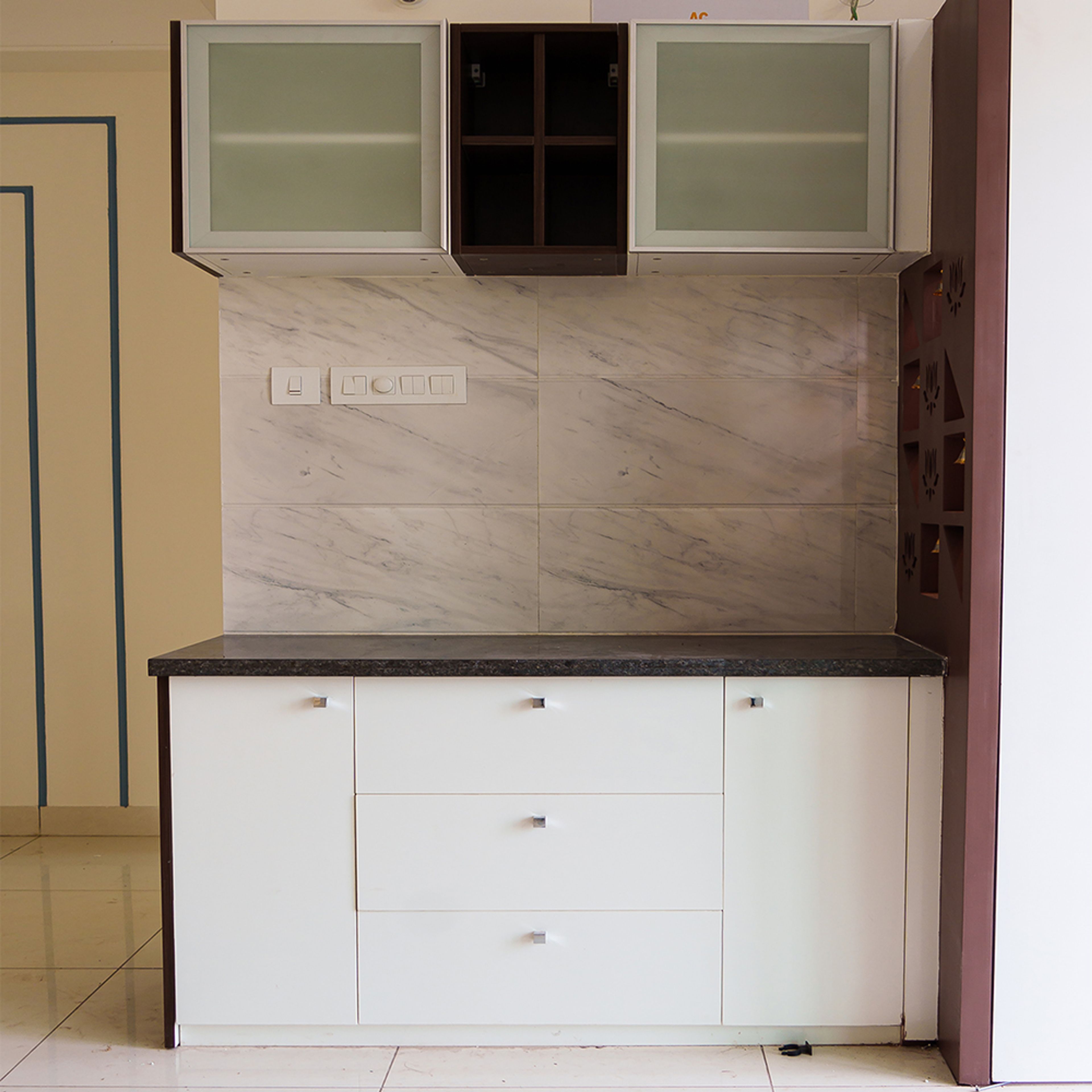 Crockery unit with white cabinets